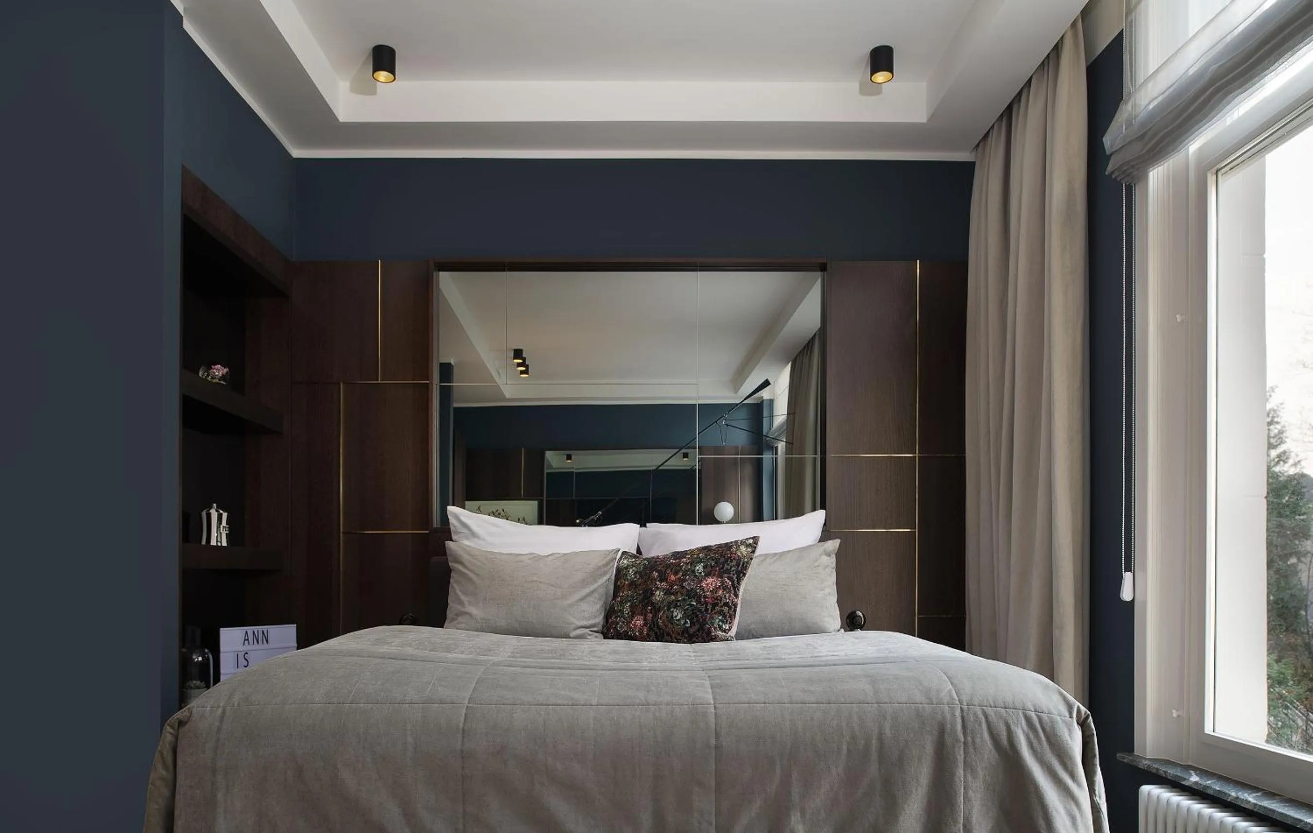 Bed in Spinoza Suites