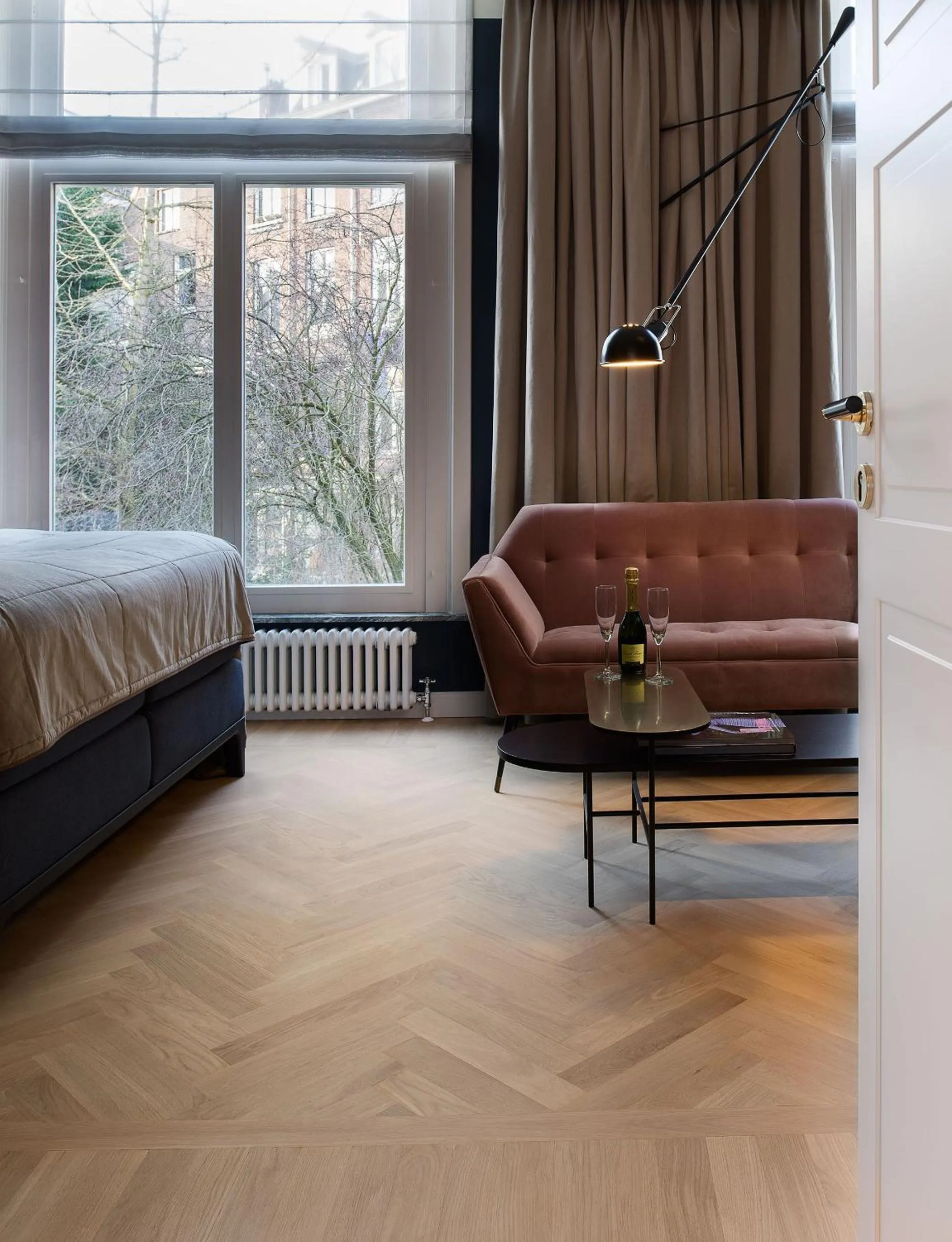 Seating area, Bed in Spinoza Suites