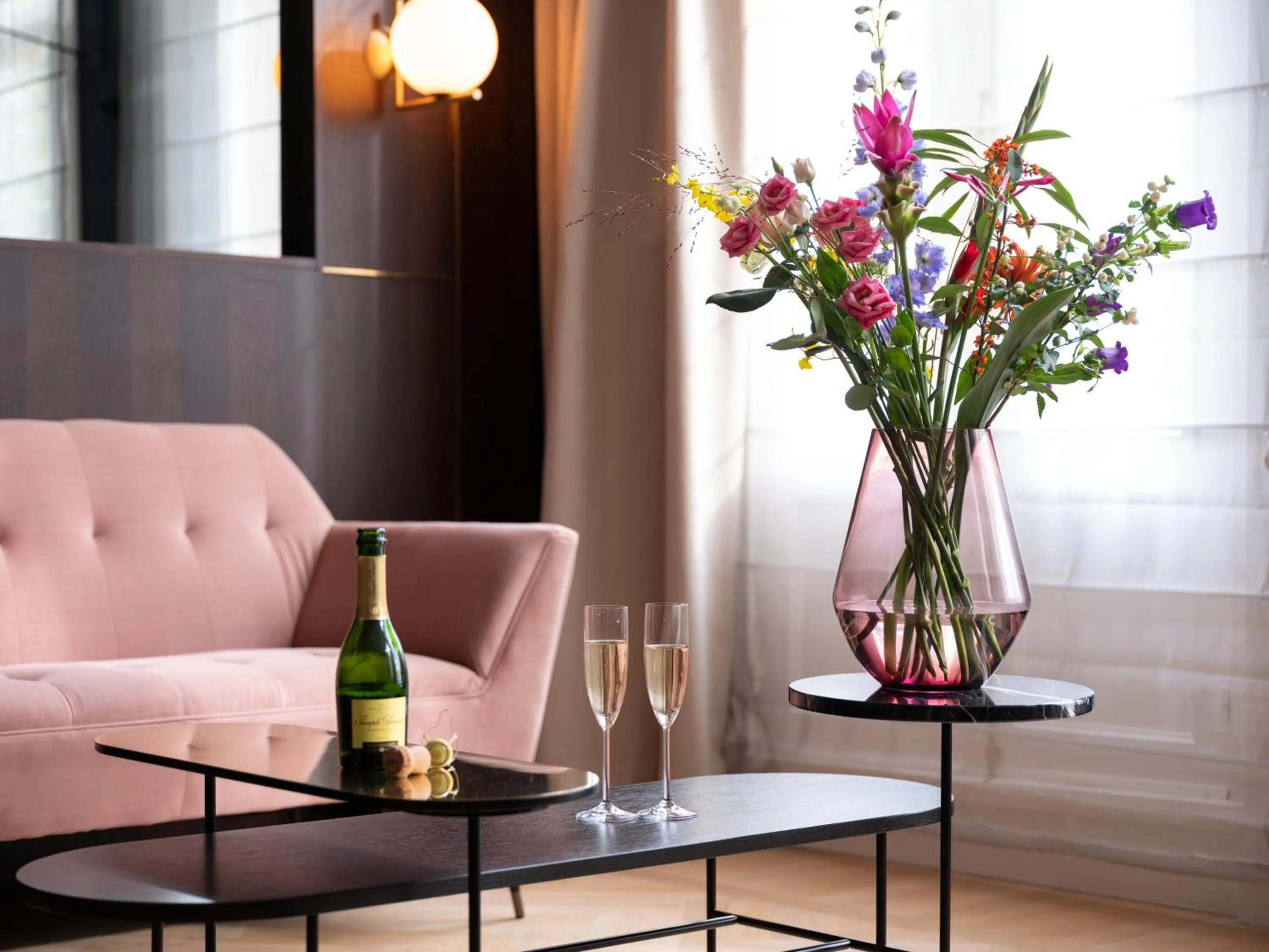 Seating area in Spinoza Suites