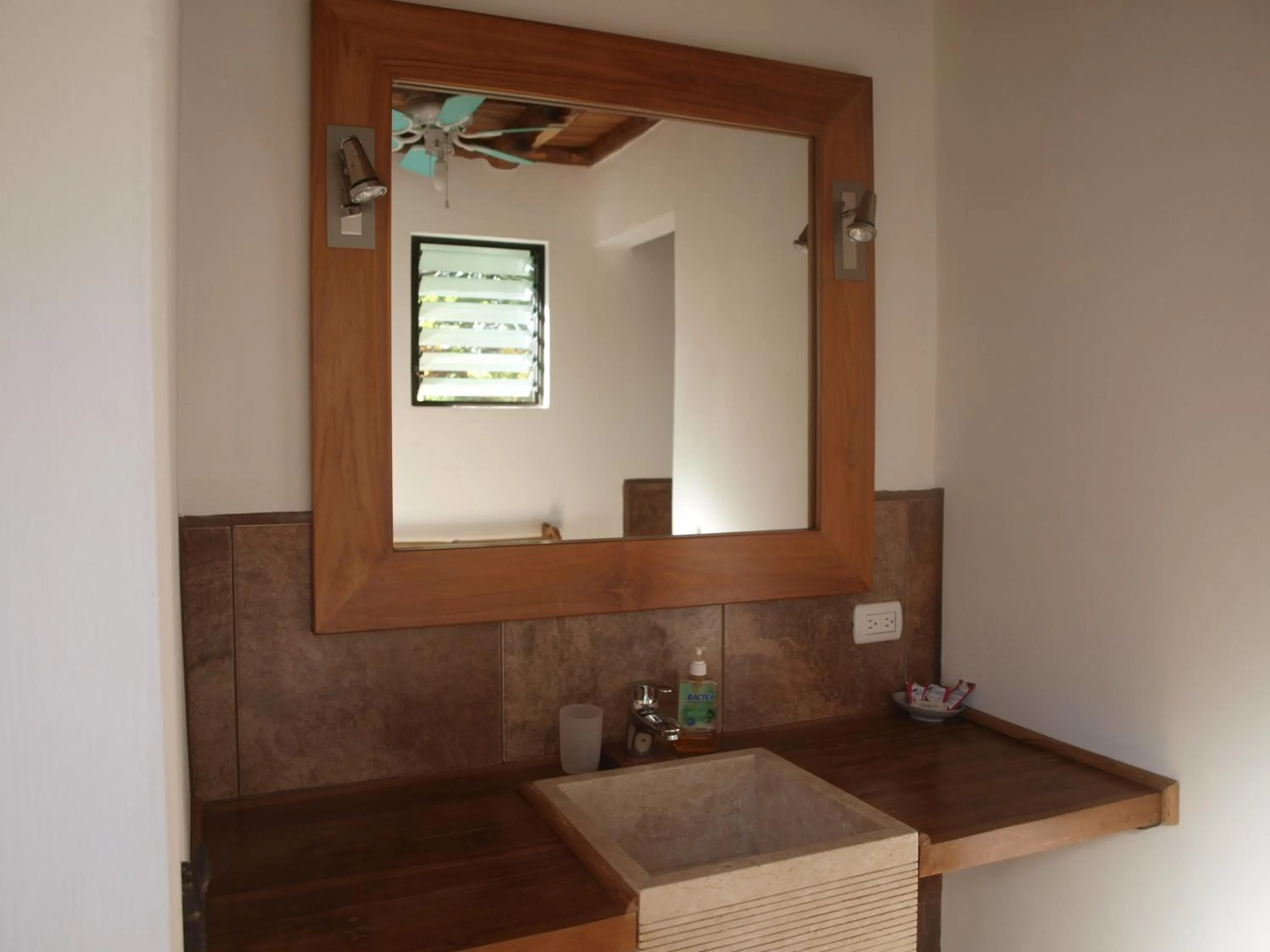 Bathroom in Lodge Margouillat
