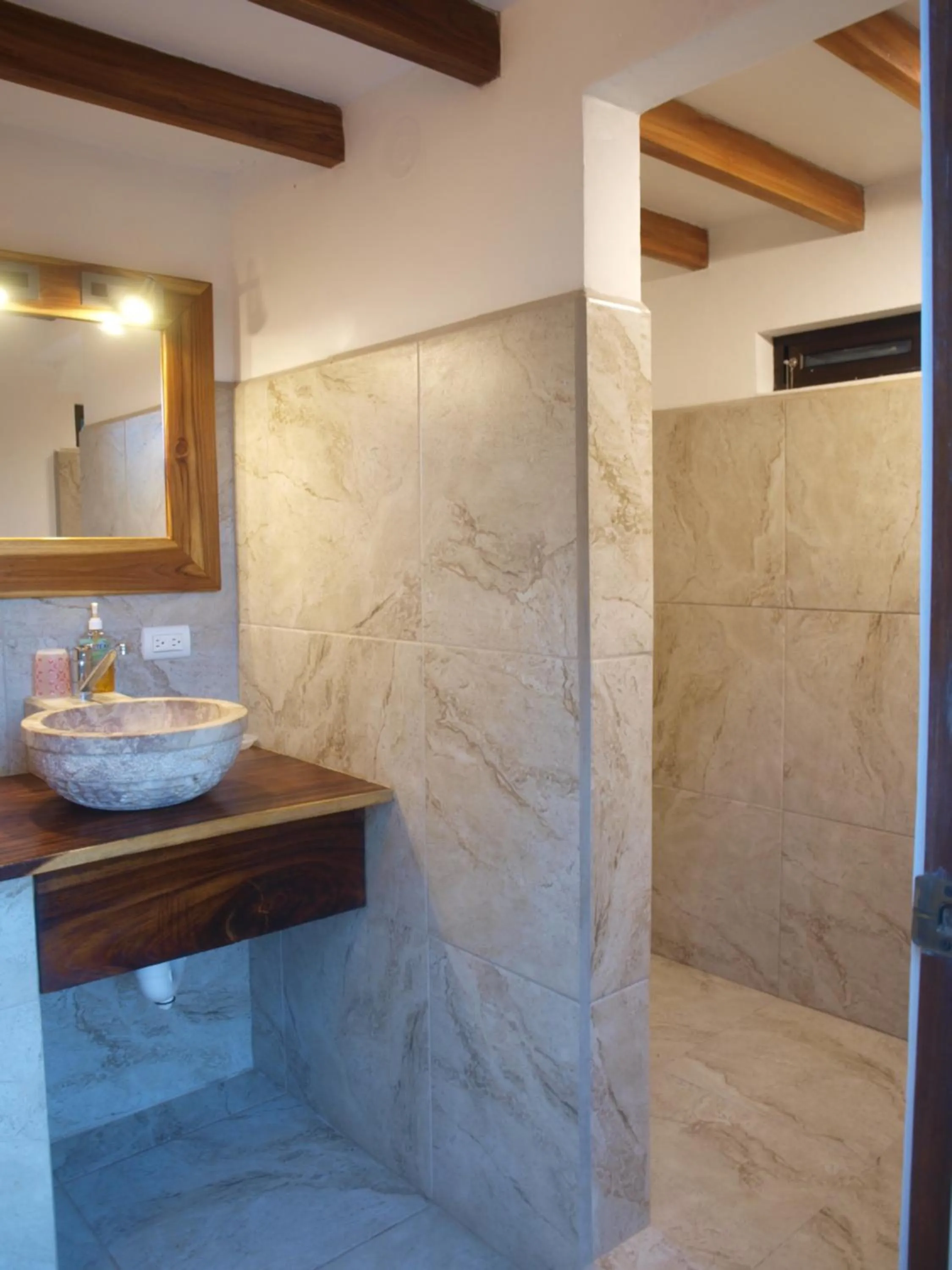 Bathroom in Lodge Margouillat