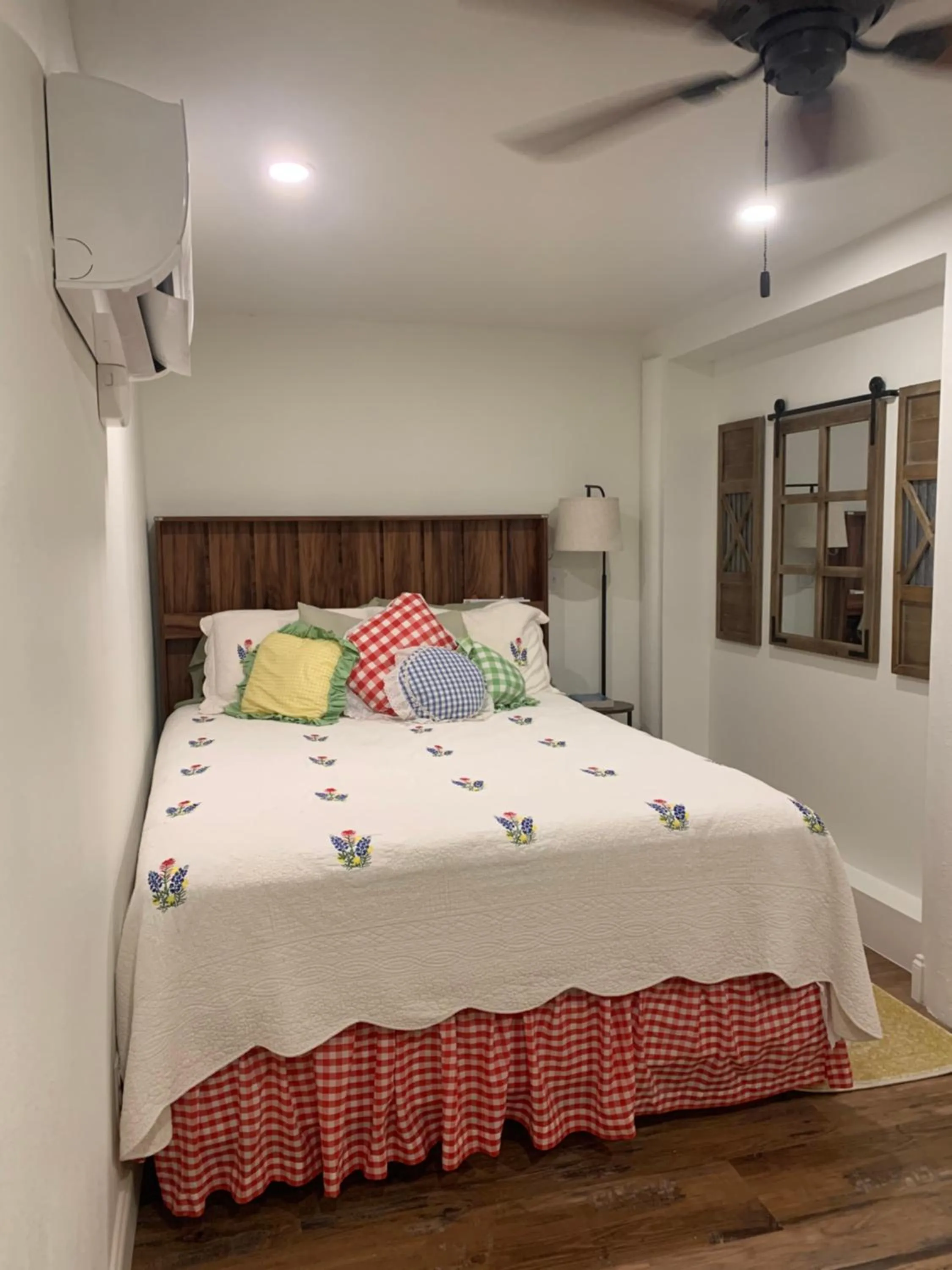 Bedroom, Bed in Lamb's Rest Inn