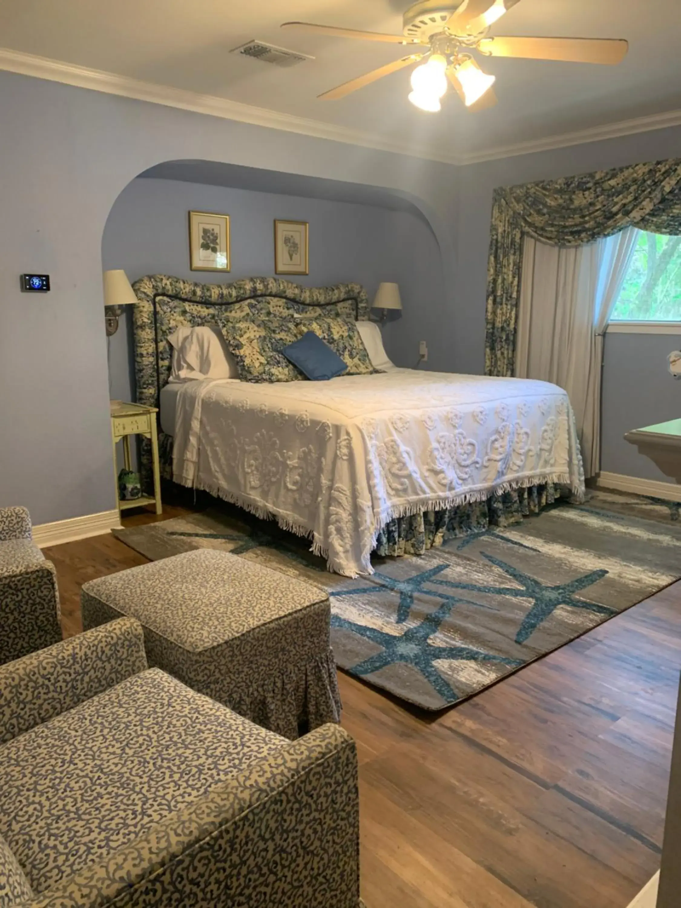 King Room with Spa Bath in Lamb's Rest Inn King Room with Spa Bath in Lamb's Rest Inn