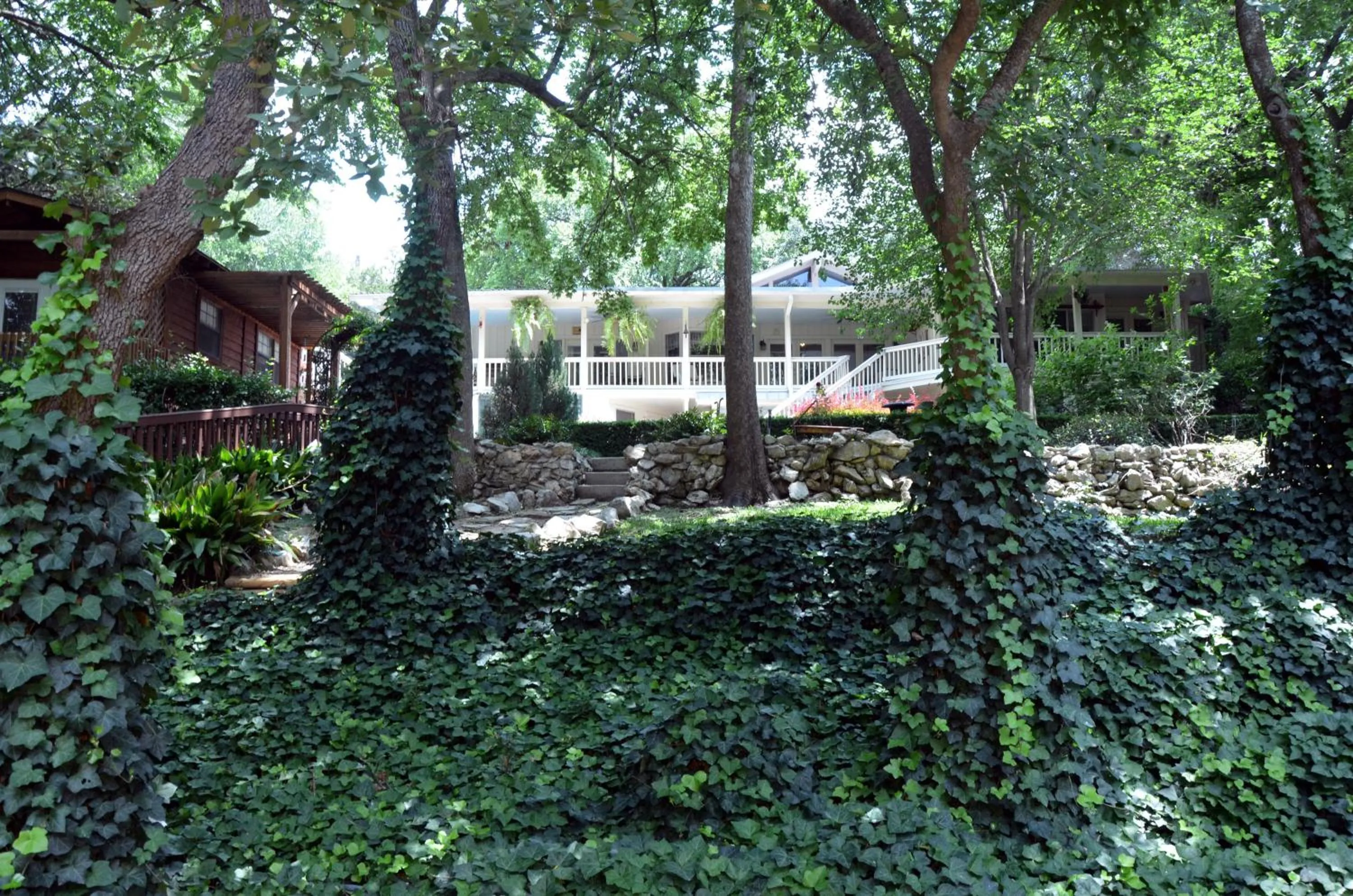 Garden in Lamb's Rest Inn