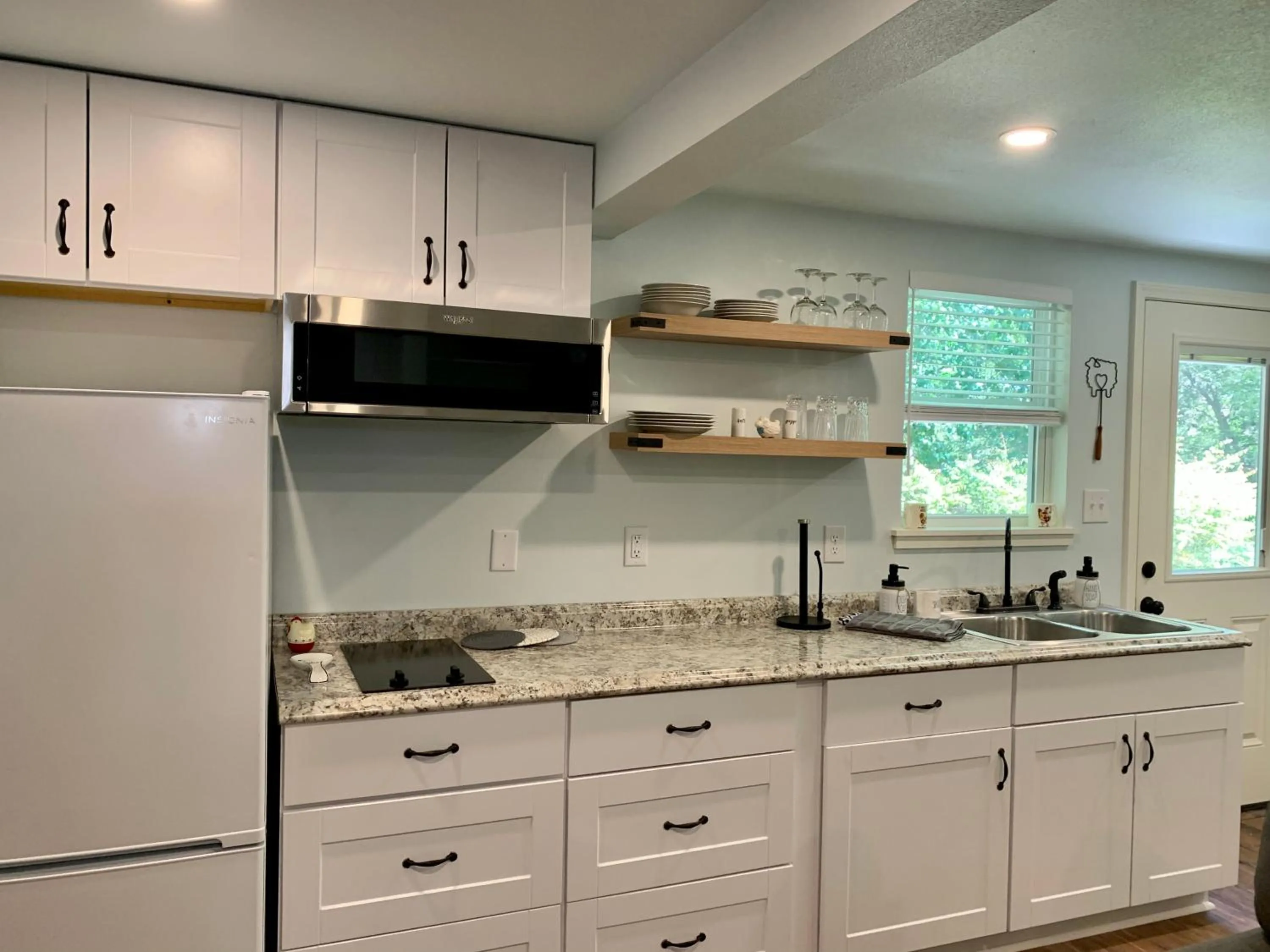 Kitchen or kitchenette in Lamb's Rest Inn