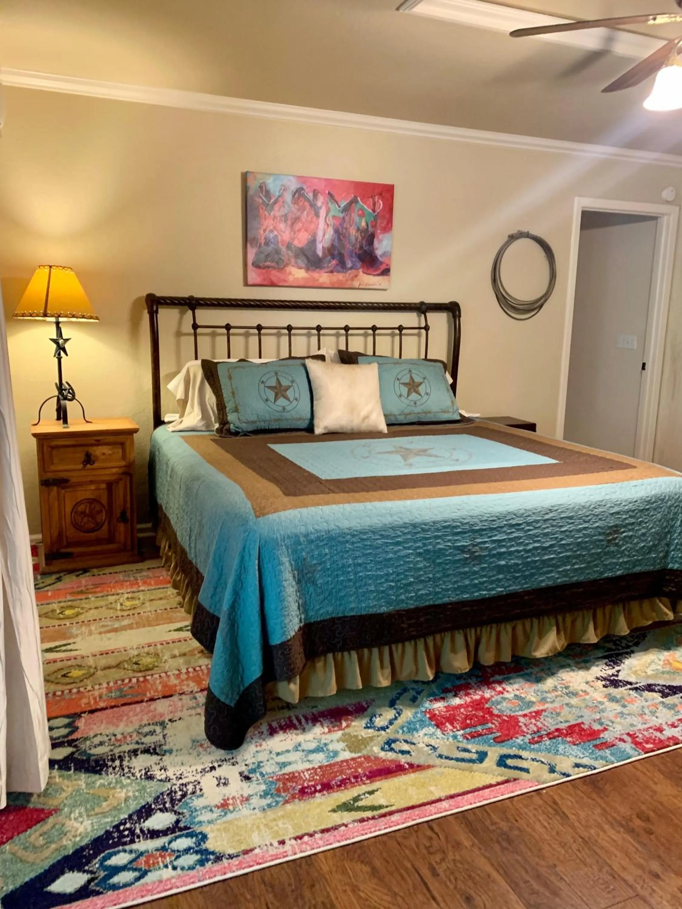 Bed in Lamb's Rest Inn