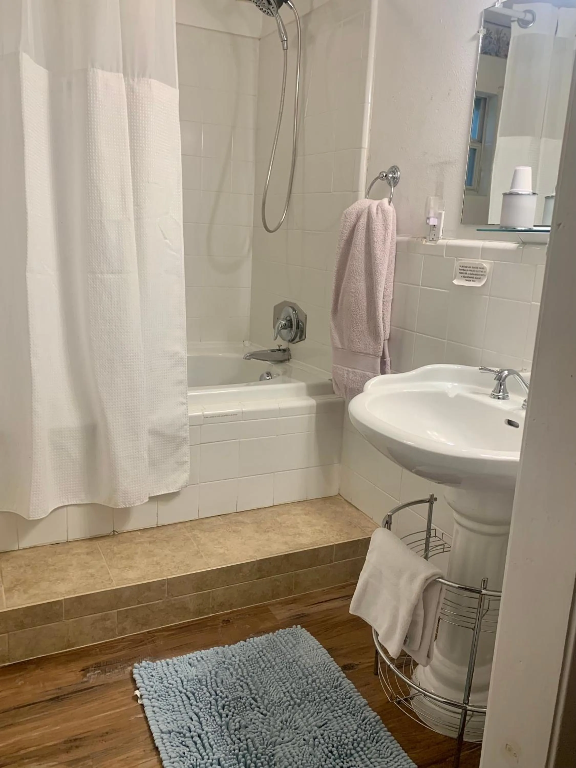 Toilet in Lamb's Rest Inn