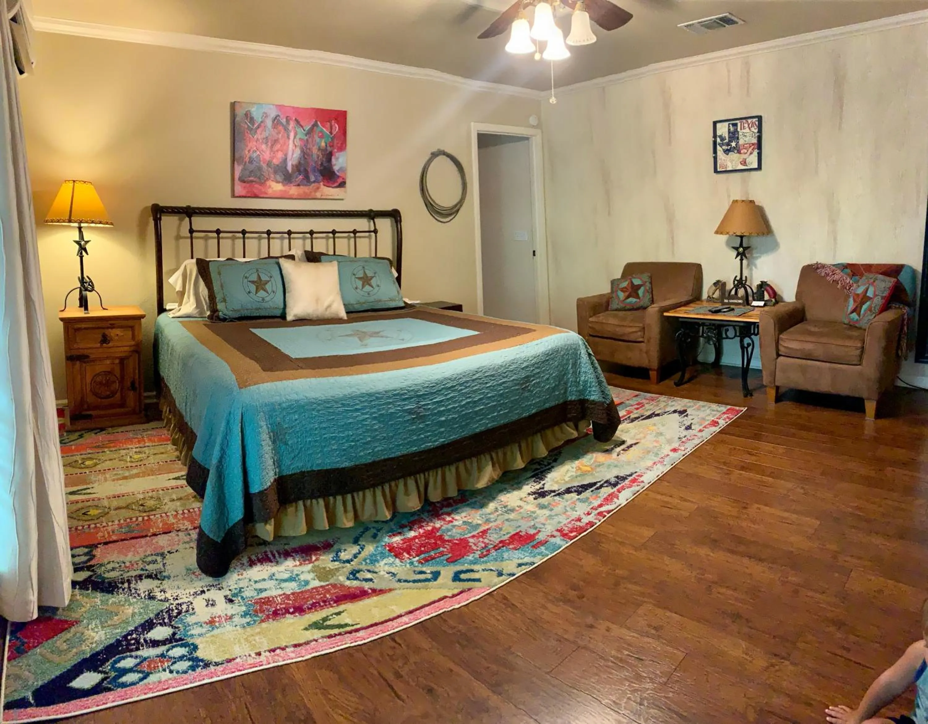 Photo of the whole room, Bed in Lamb's Rest Inn