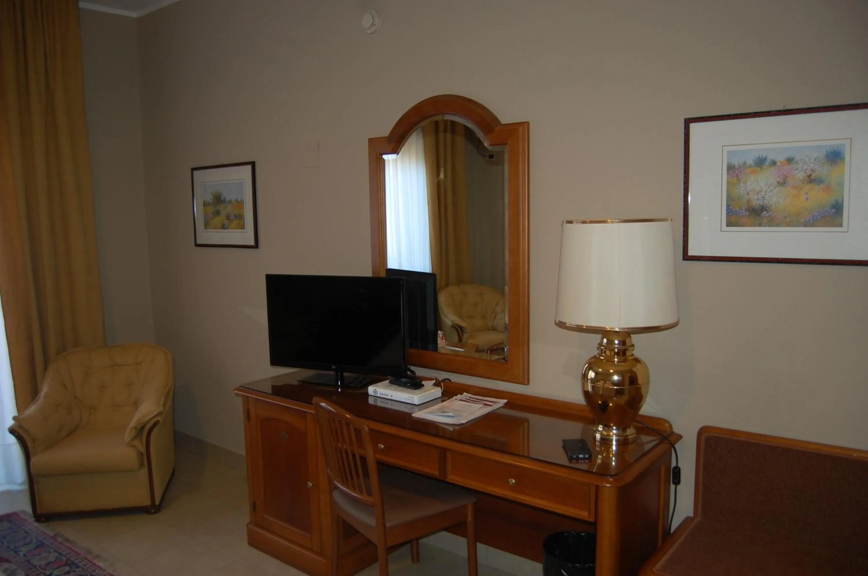 Photo of the whole room in Garden Hotel