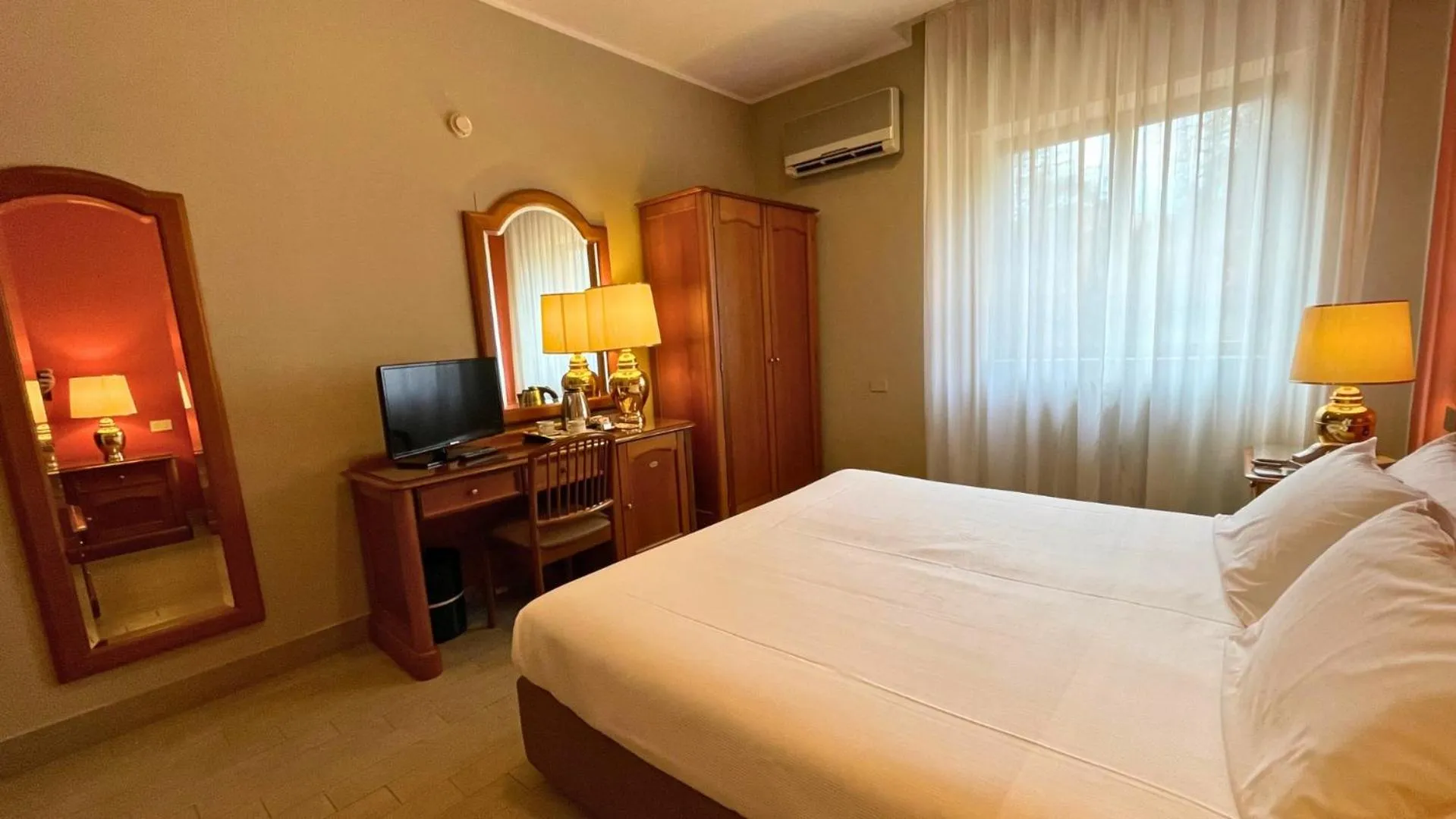 Bedroom, Bed in Garden Hotel Catania