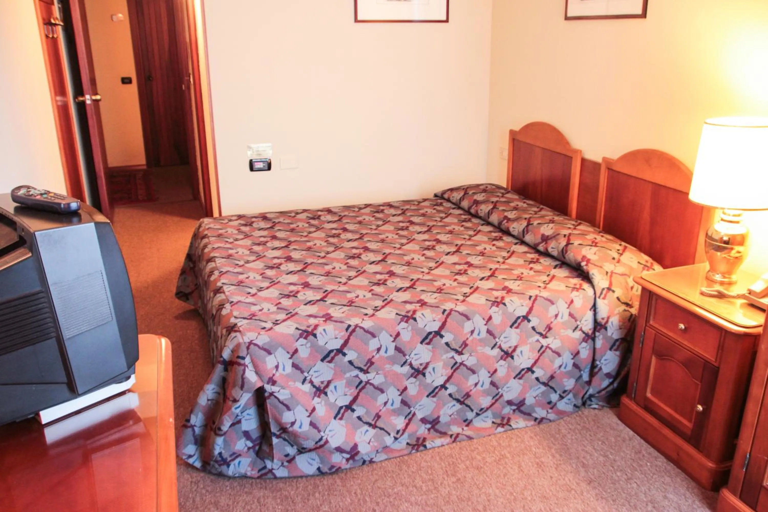 Bedroom, Bed in Garden Hotel