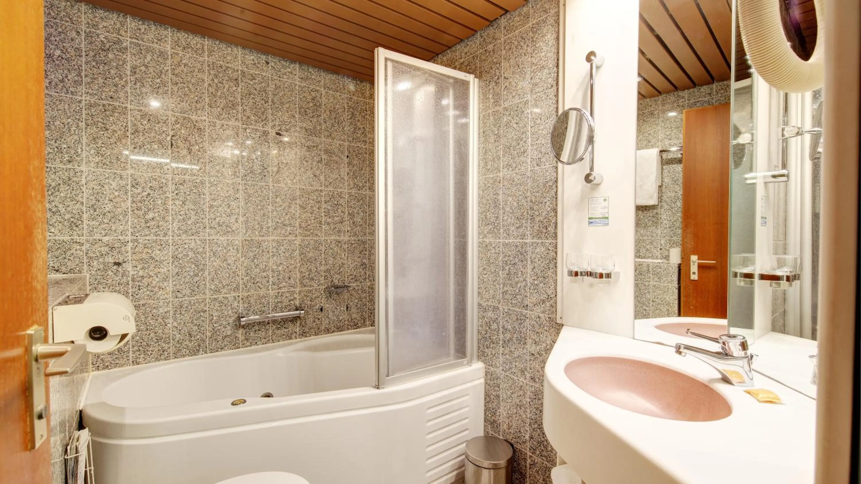 Bathroom in Hotel Spahr