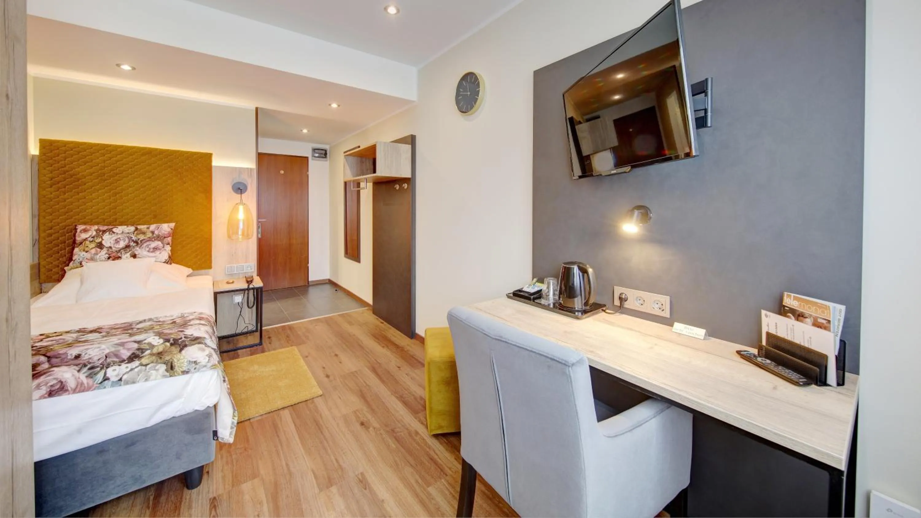 Living room, Bed in Hotel Spahr