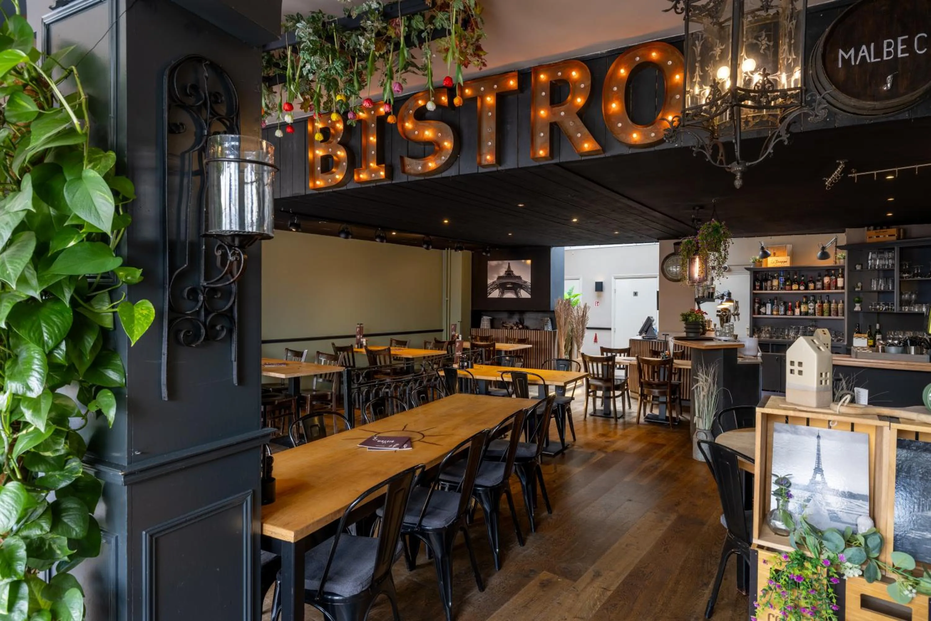 Le Bistro