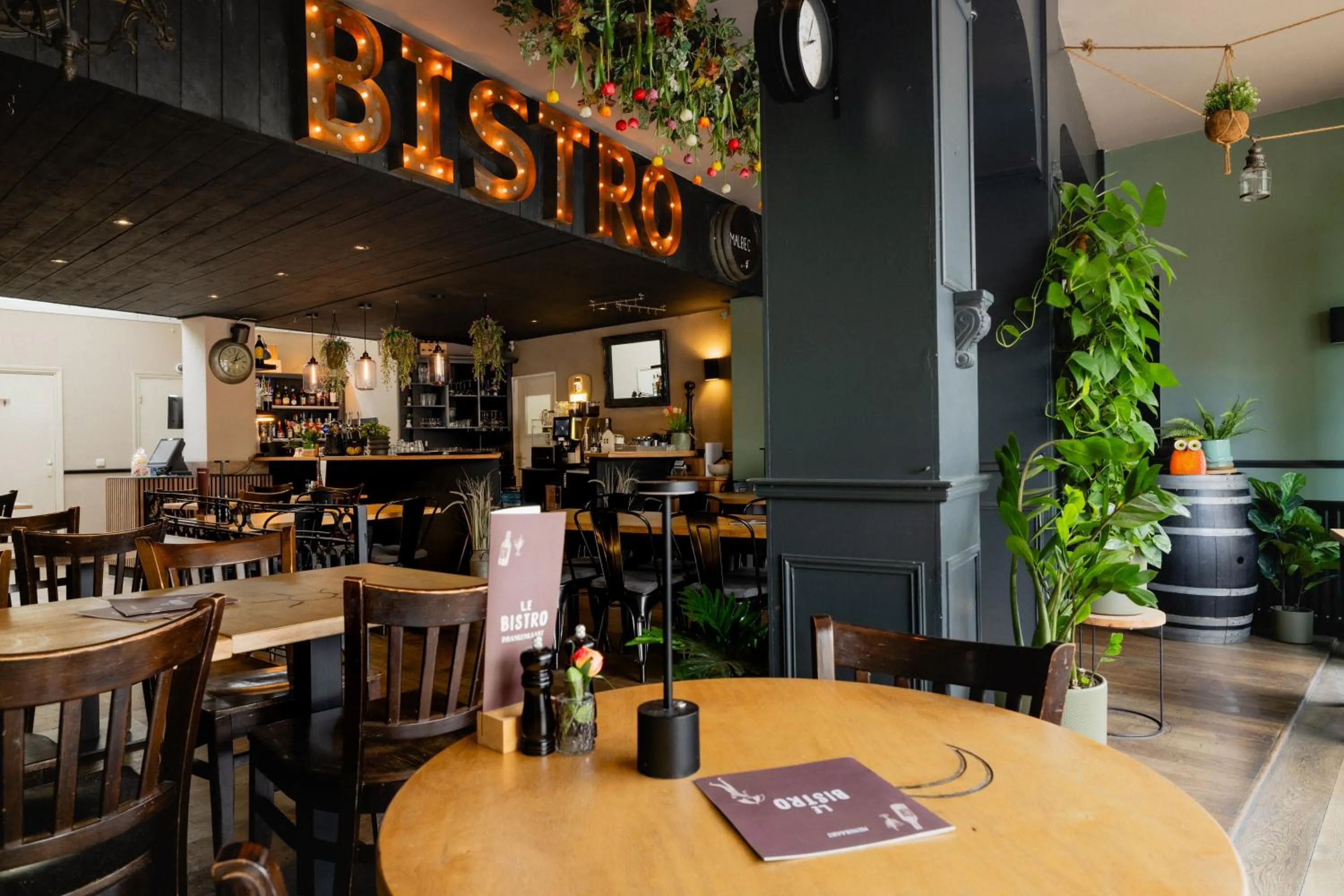 Le Bistro