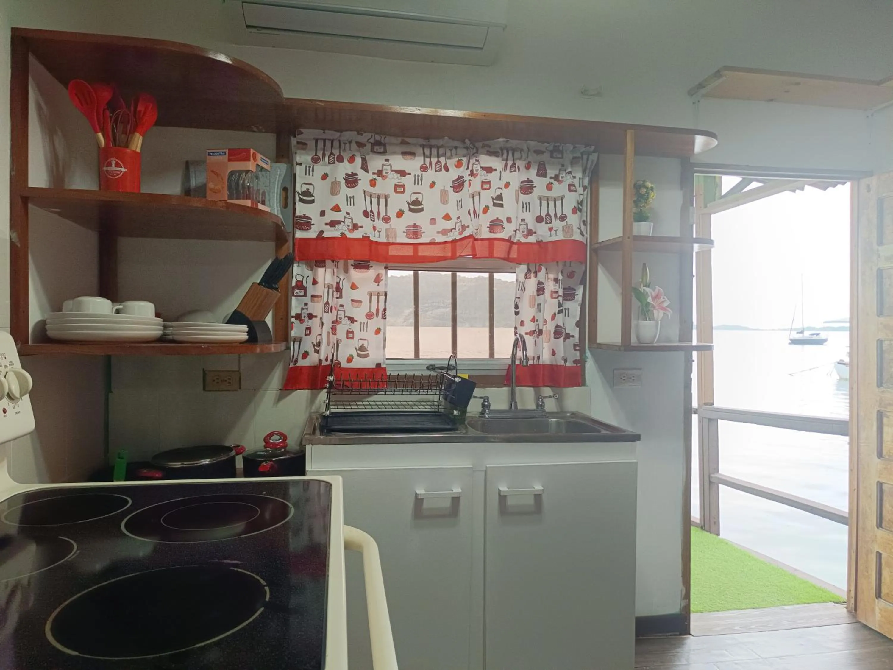 Kitchen or kitchenette in Banana Bay Marina