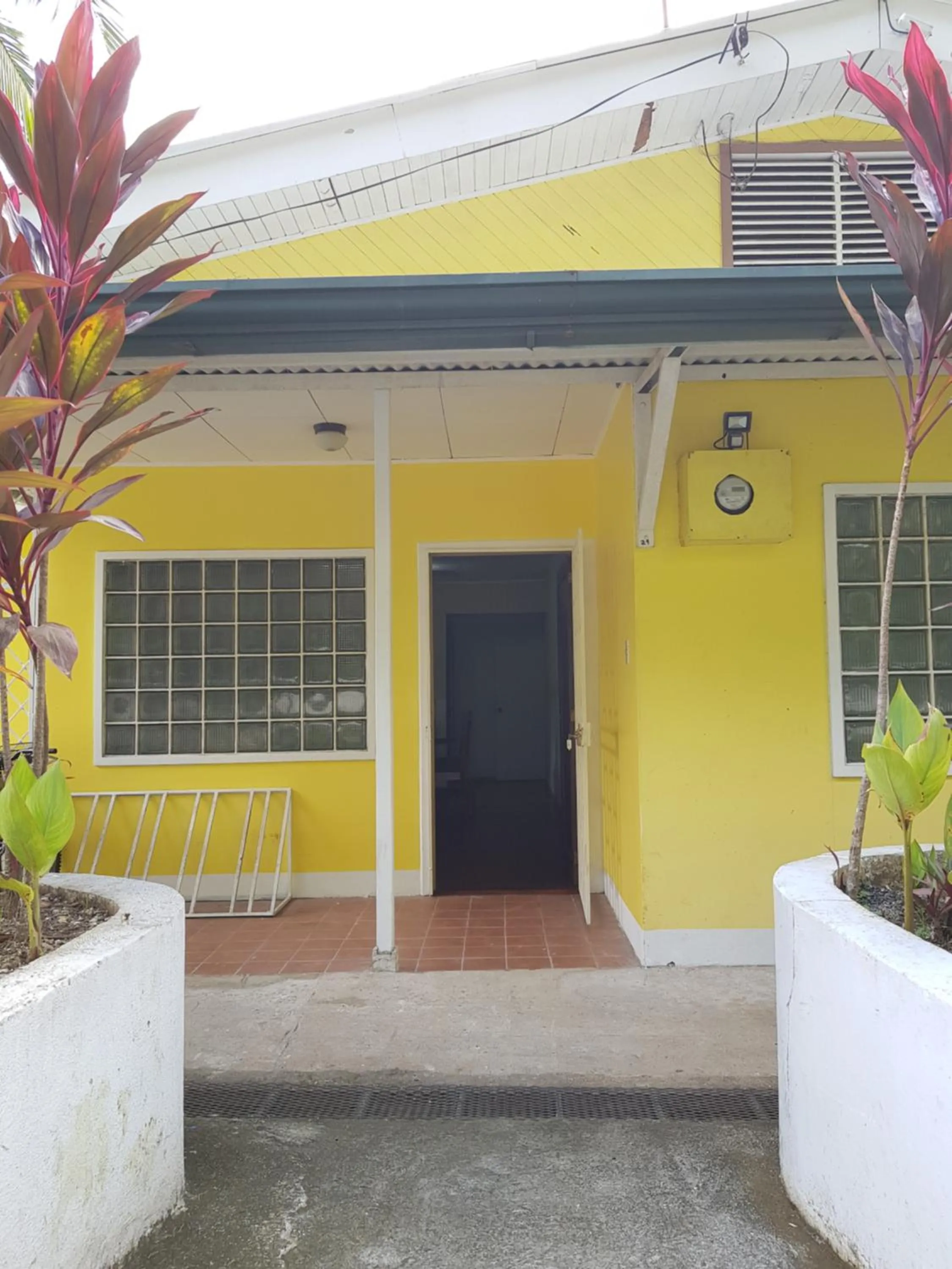 Facade/entrance in Banana Bay Marina