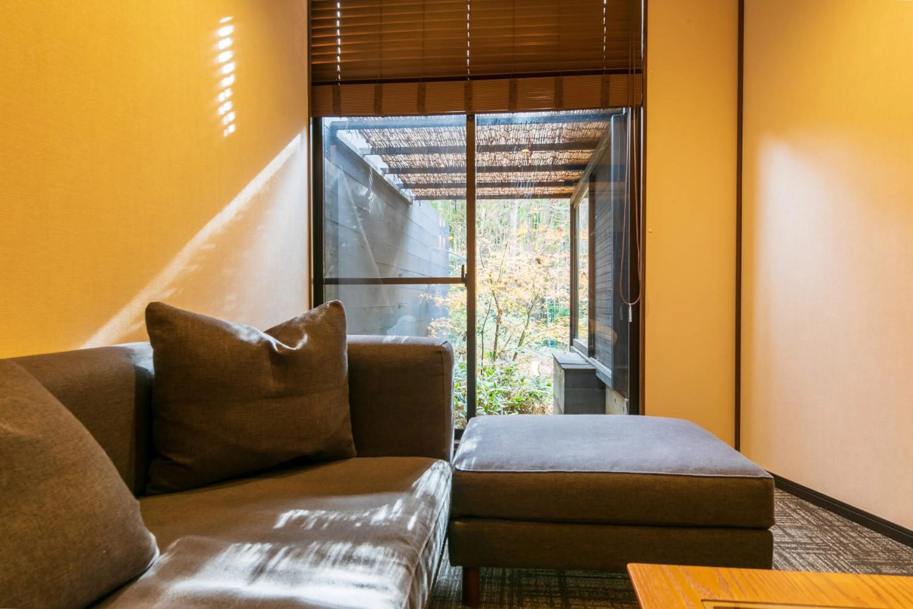 Seating area in Sengokuhara Hisanoha