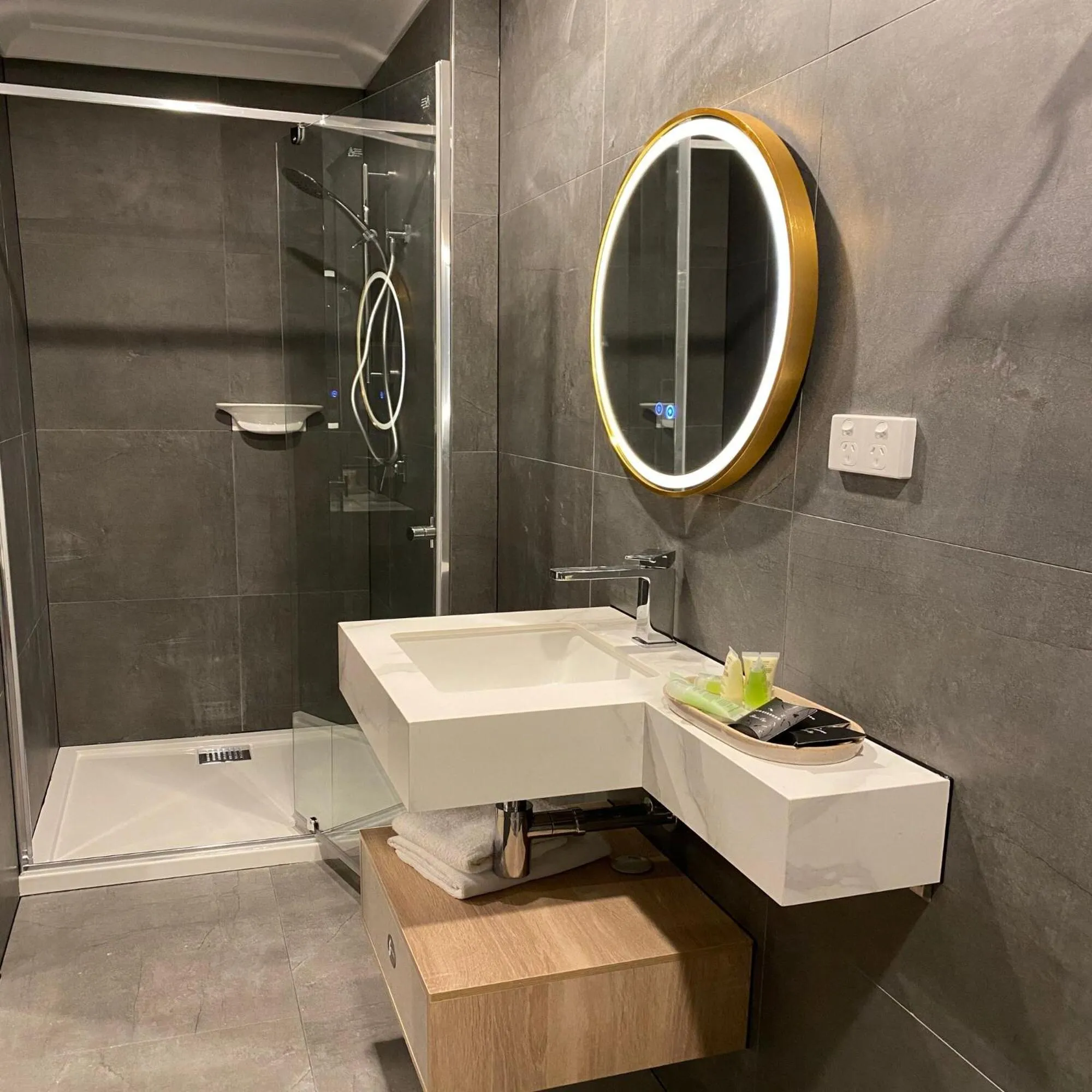 Bathroom in Blue Ocean Motel Apollo Bay