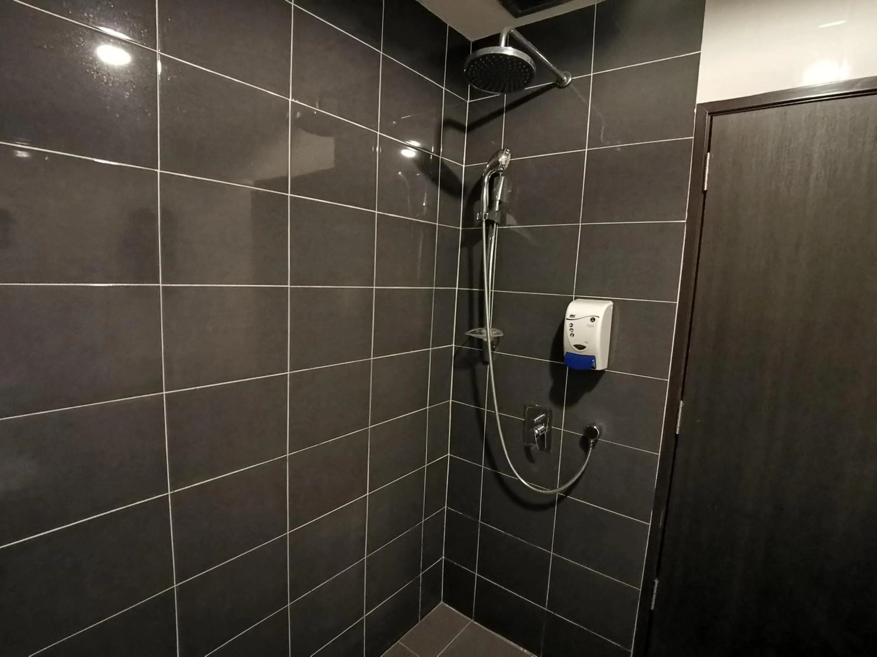 Shower in 8 Boutique By The Sea