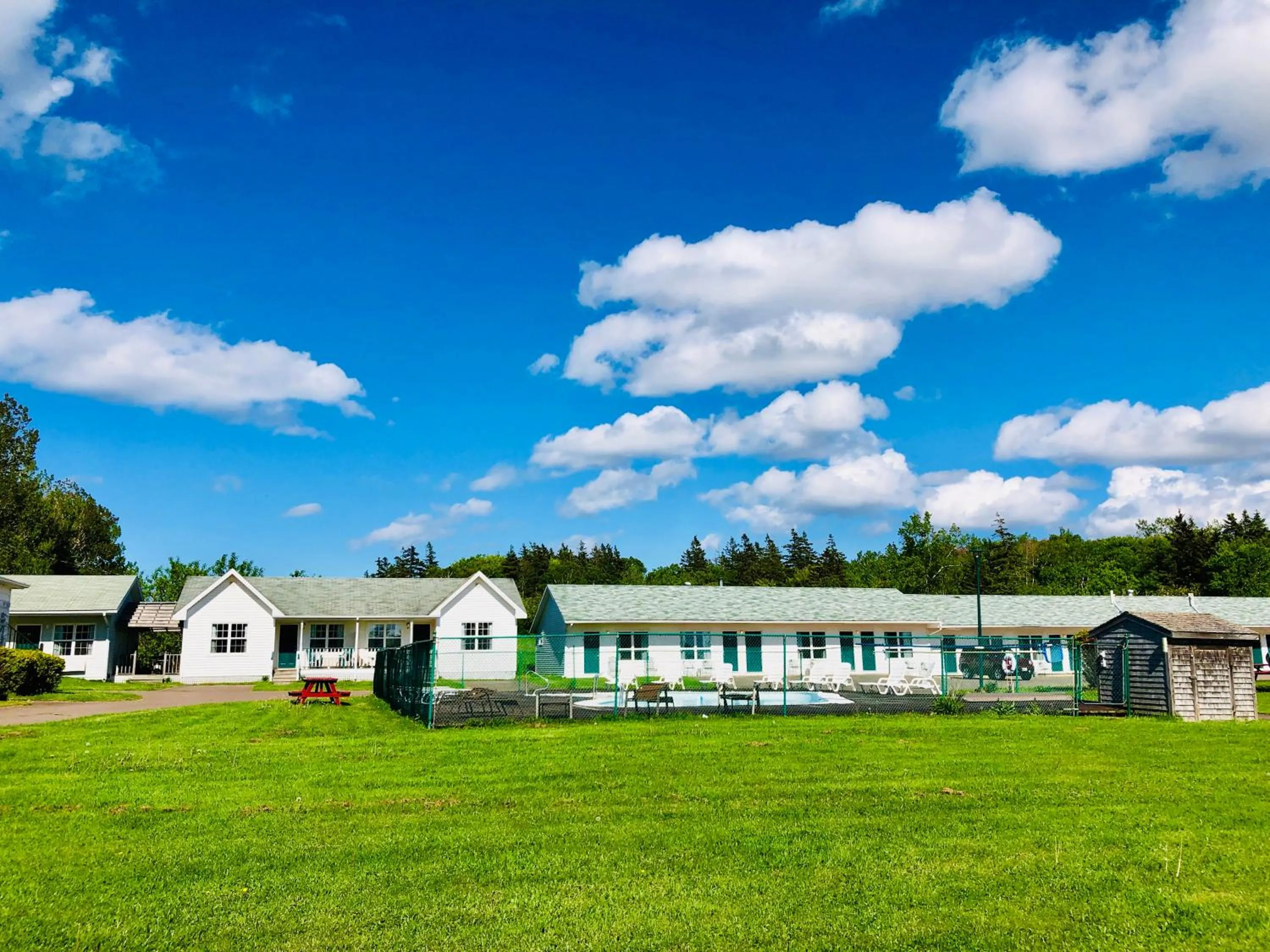 Property building in Anne Shirley Motel & Cottages