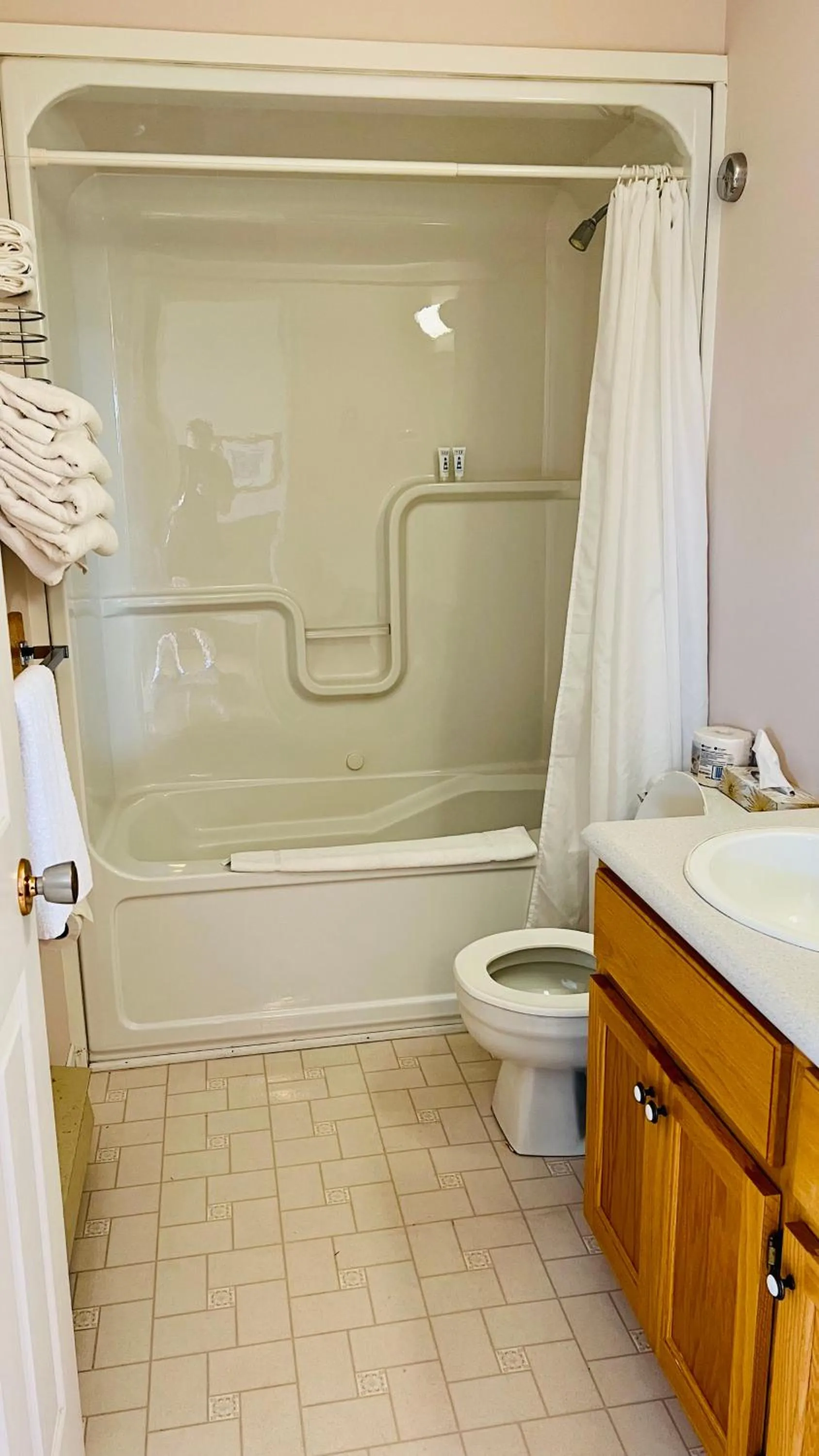 Anne Shirley Motel & Cottages