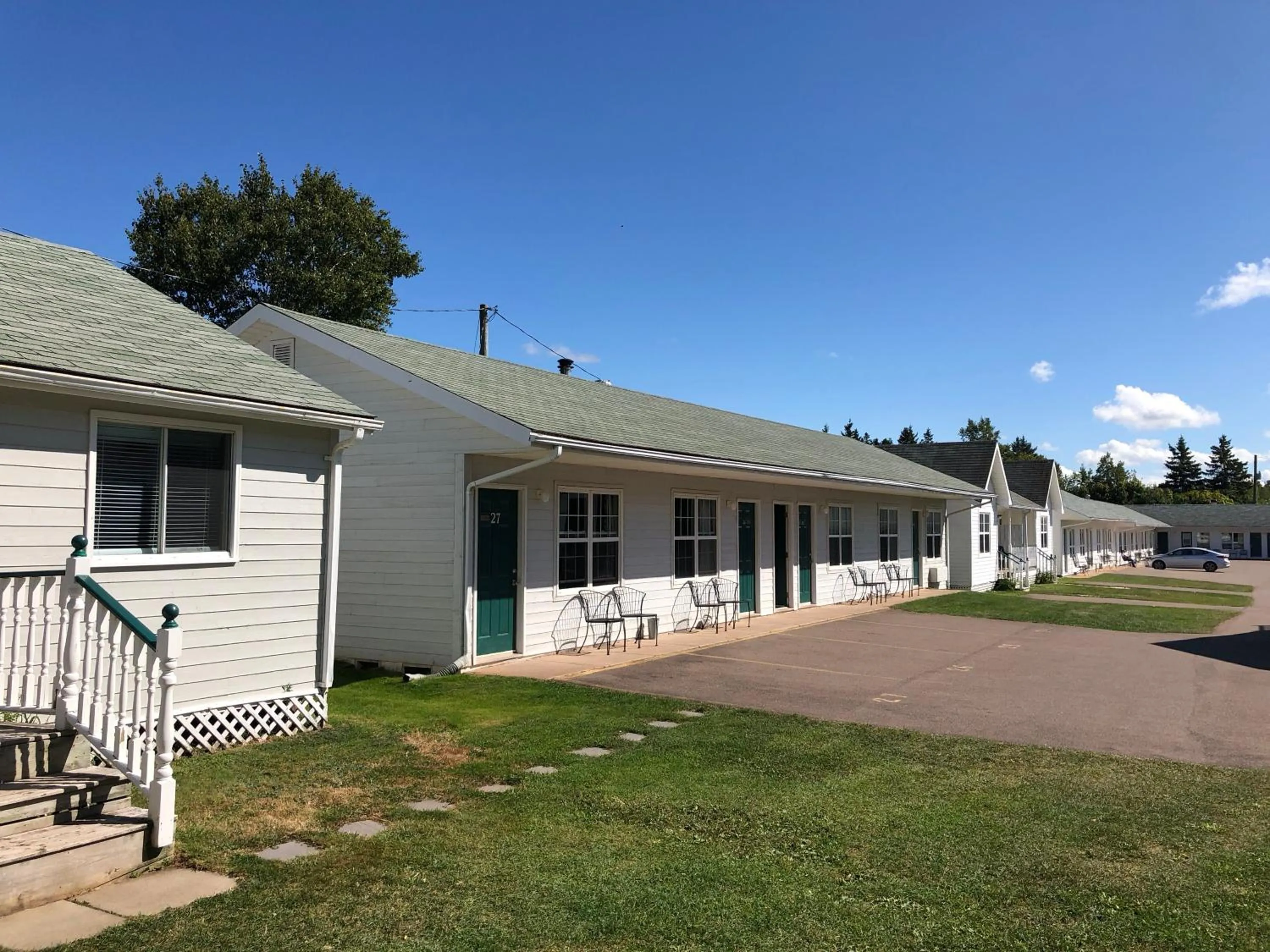 Balcony/Terrace in Anne Shirley Motel & Cottages