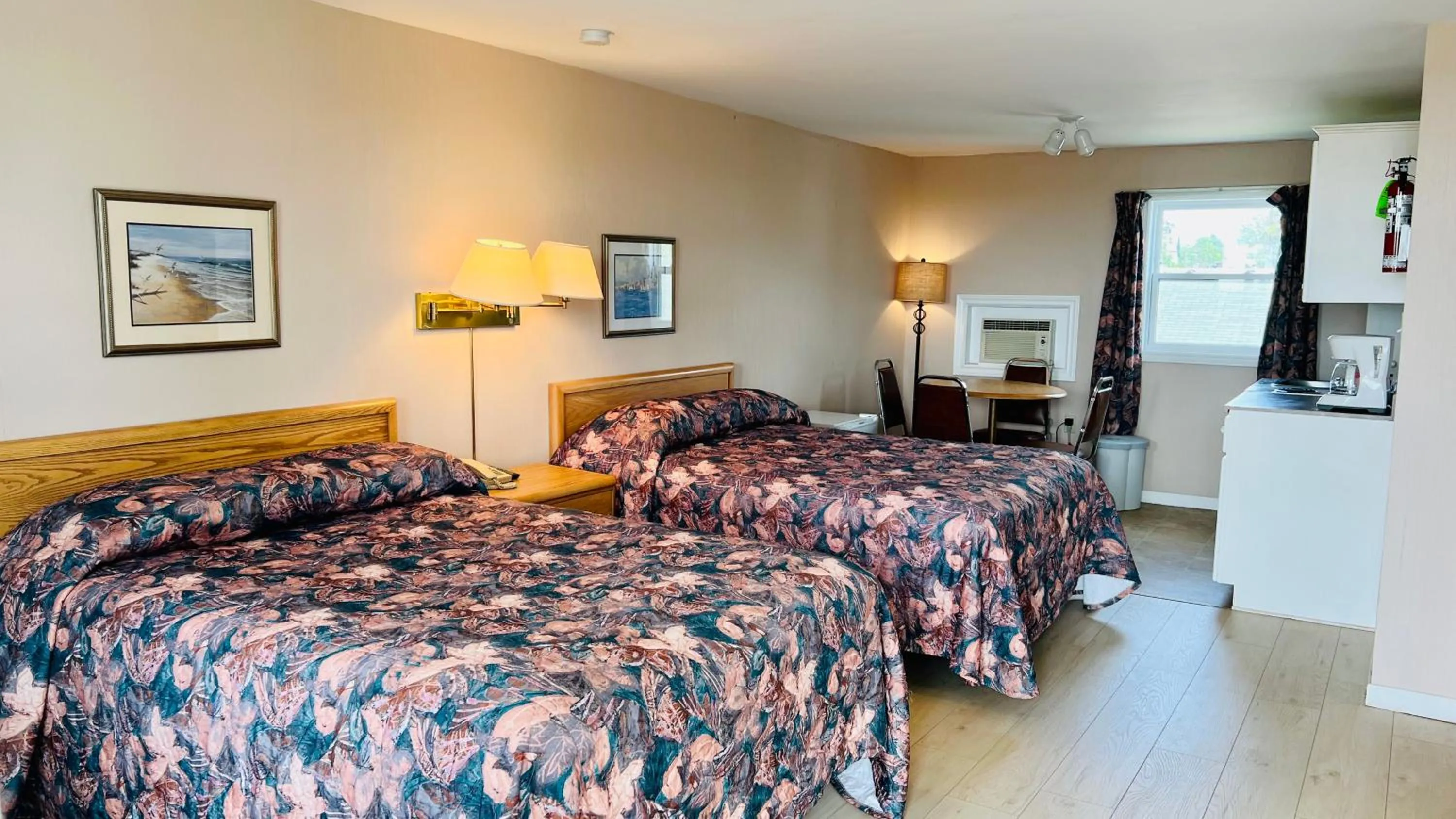 Bed in Anne Shirley Motel & Cottages