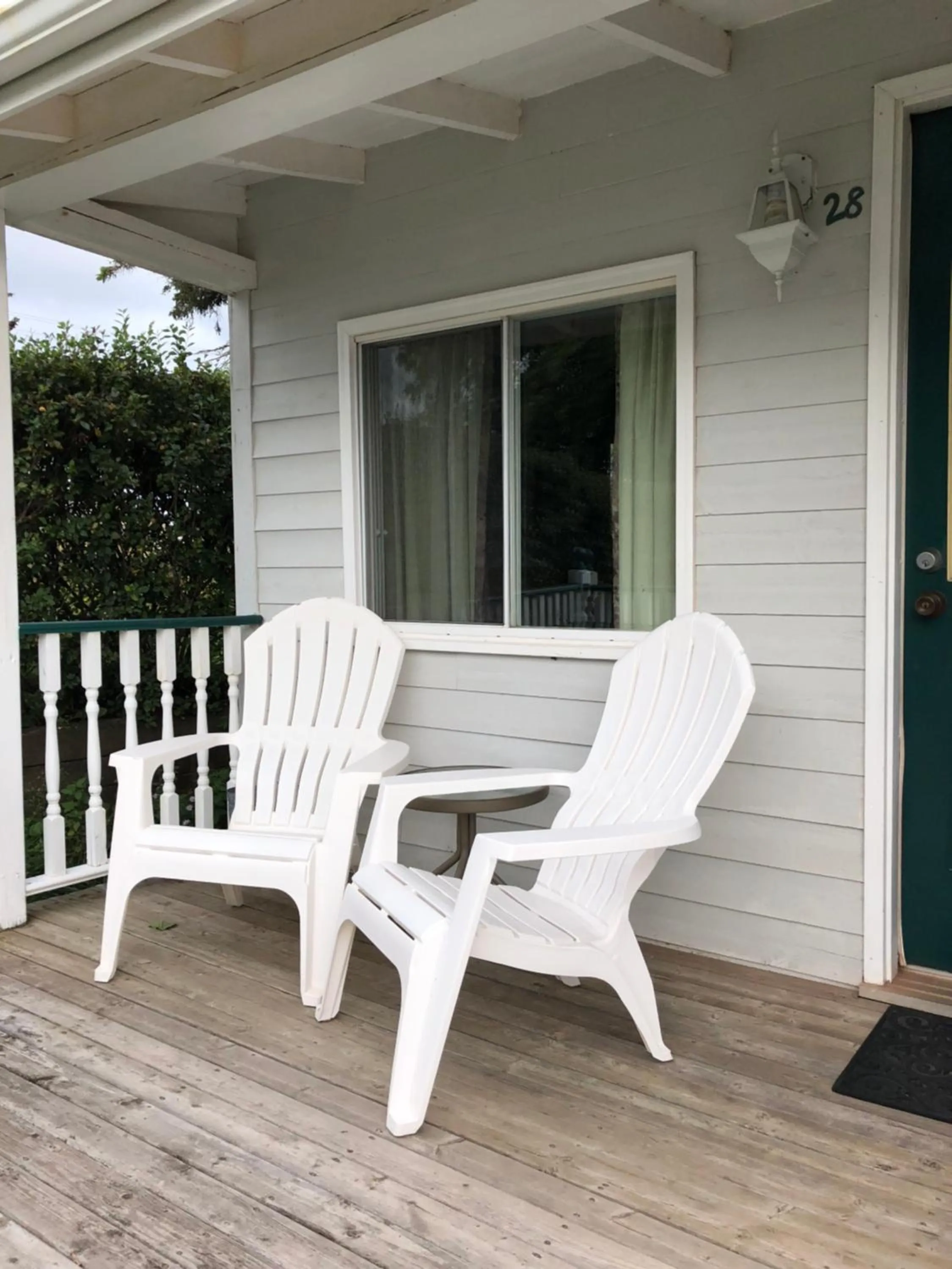 Patio in Anne Shirley Motel & Cottages