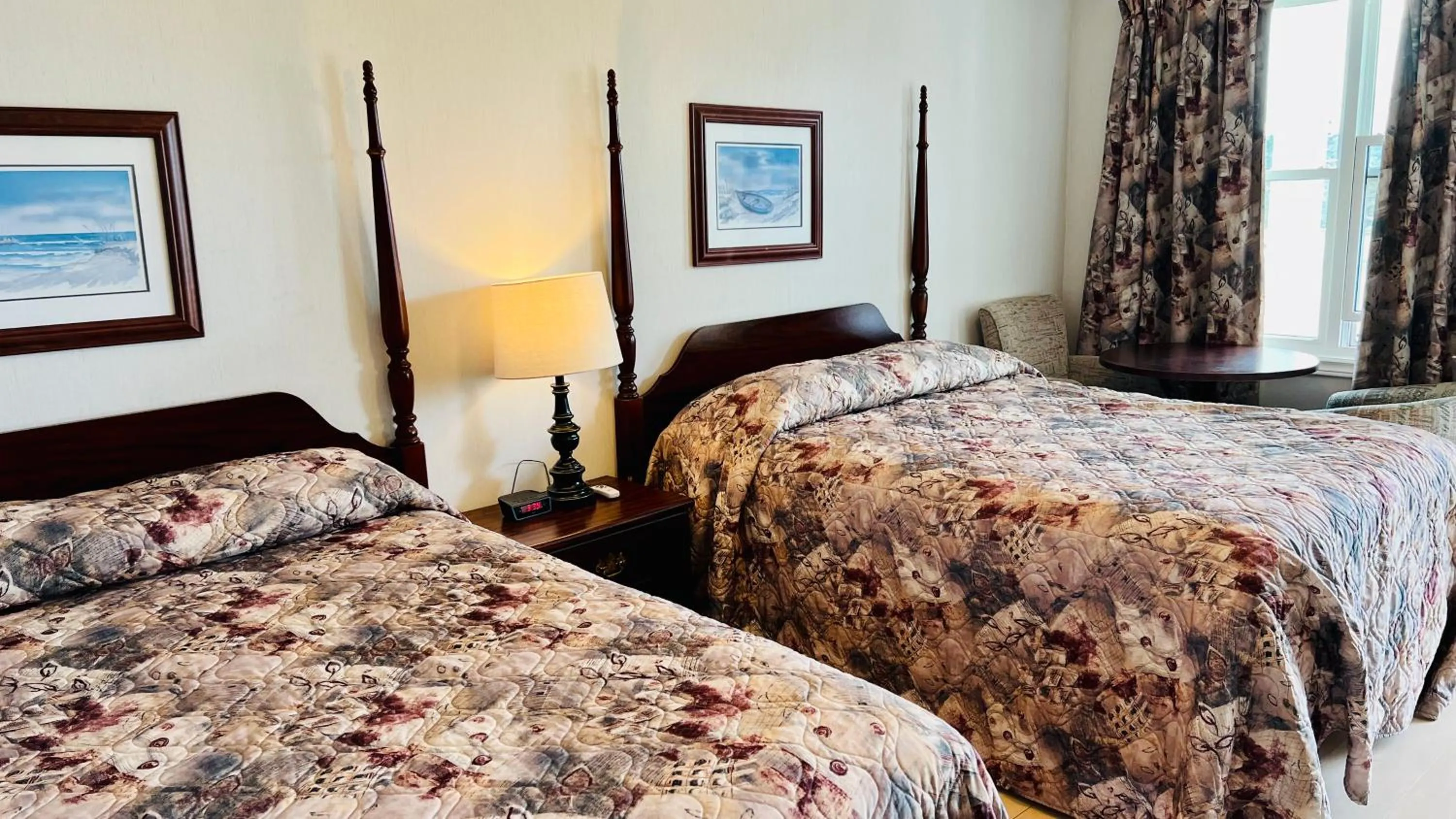 Bed in Anne Shirley Motel & Cottages