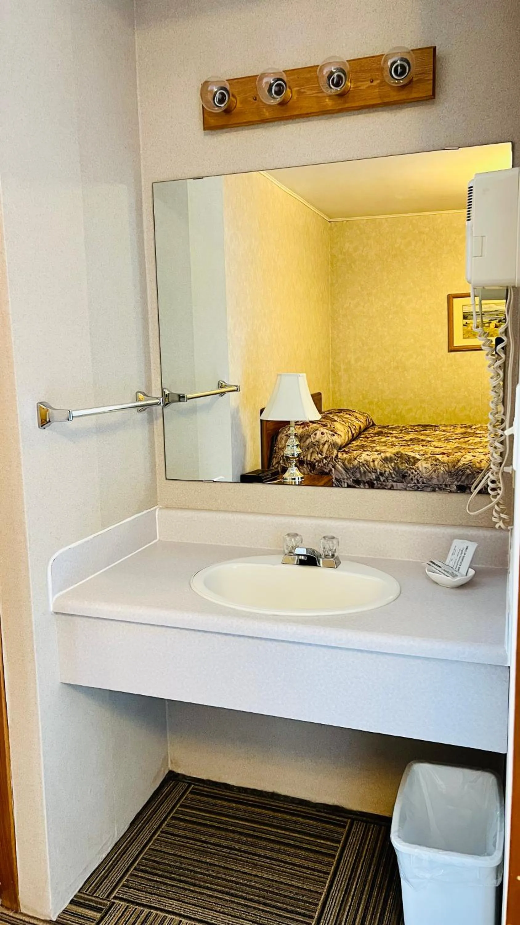 Bathroom in Anne Shirley Motel & Cottages