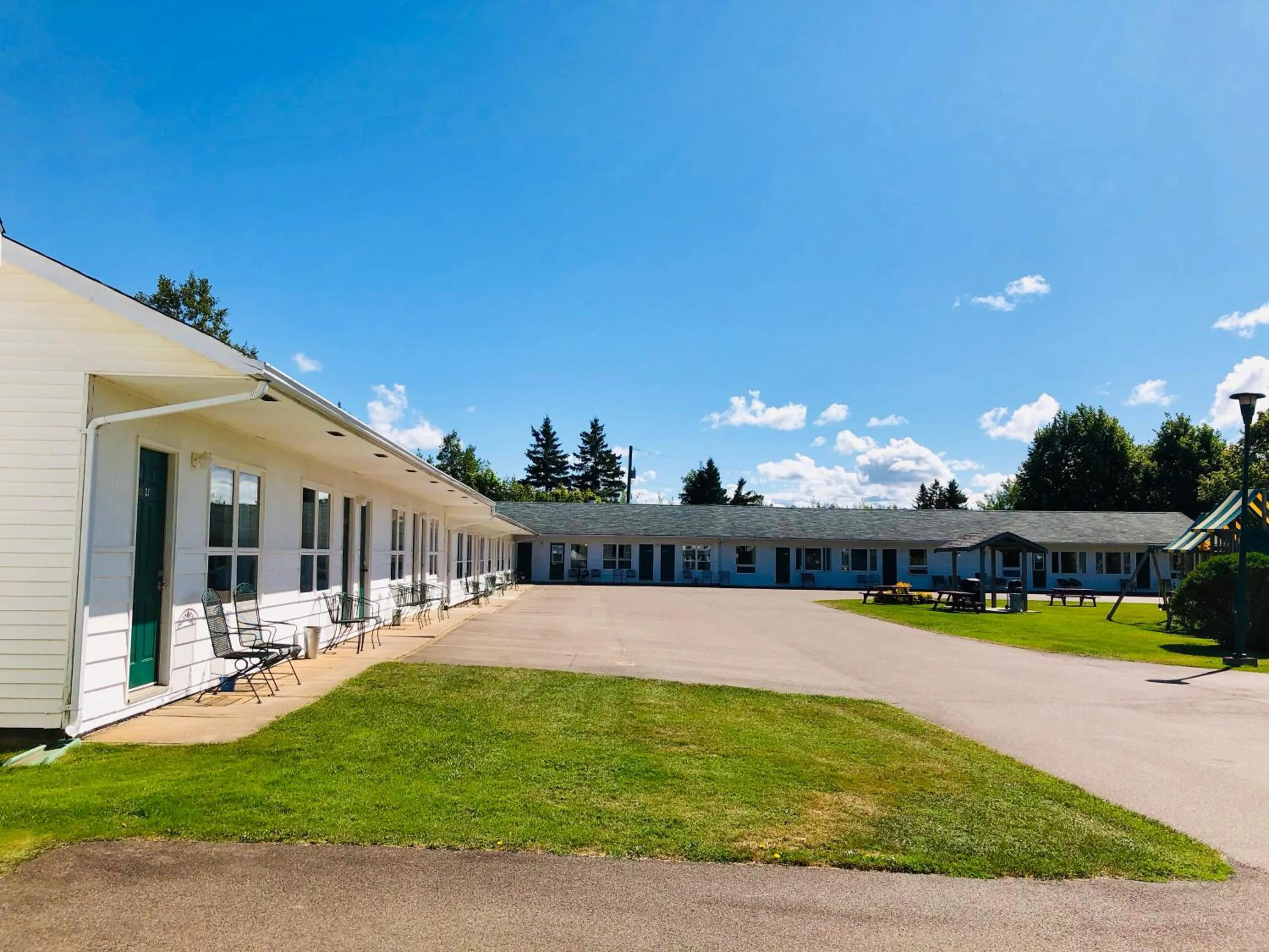 Property building in Anne Shirley Motel & Cottages