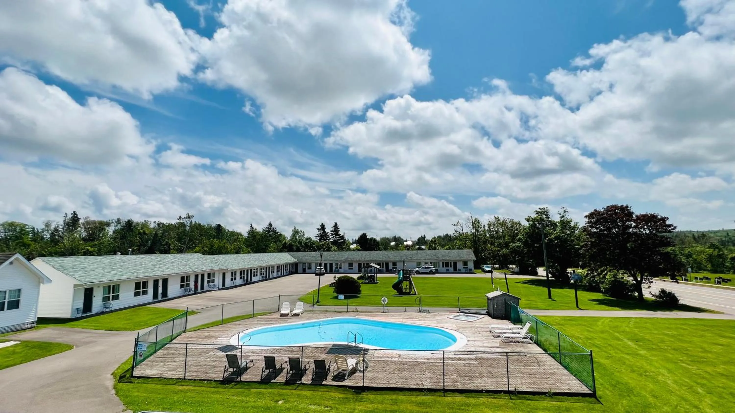 Property building in Anne Shirley Motel & Cottages