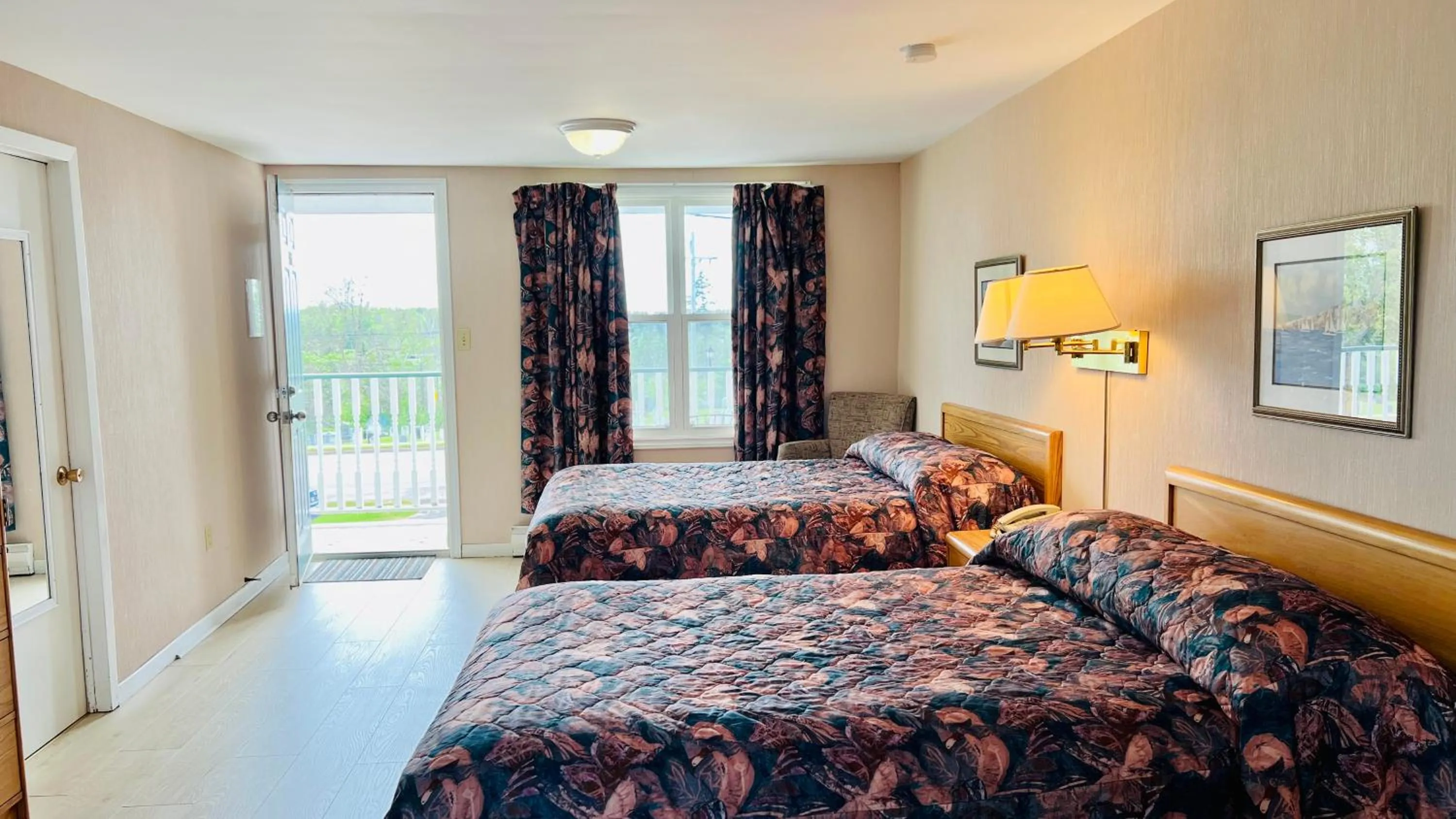 Bed in Anne Shirley Motel & Cottages