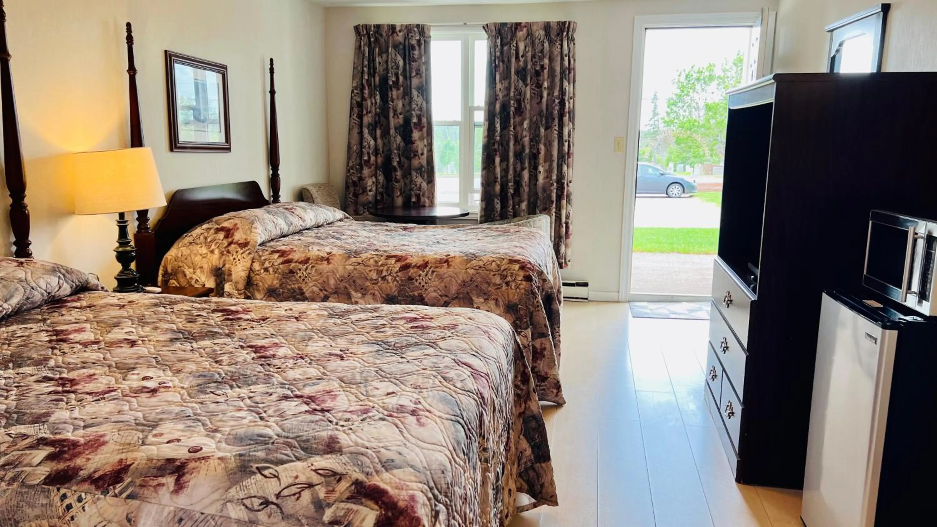 Bed in Anne Shirley Motel & Cottages