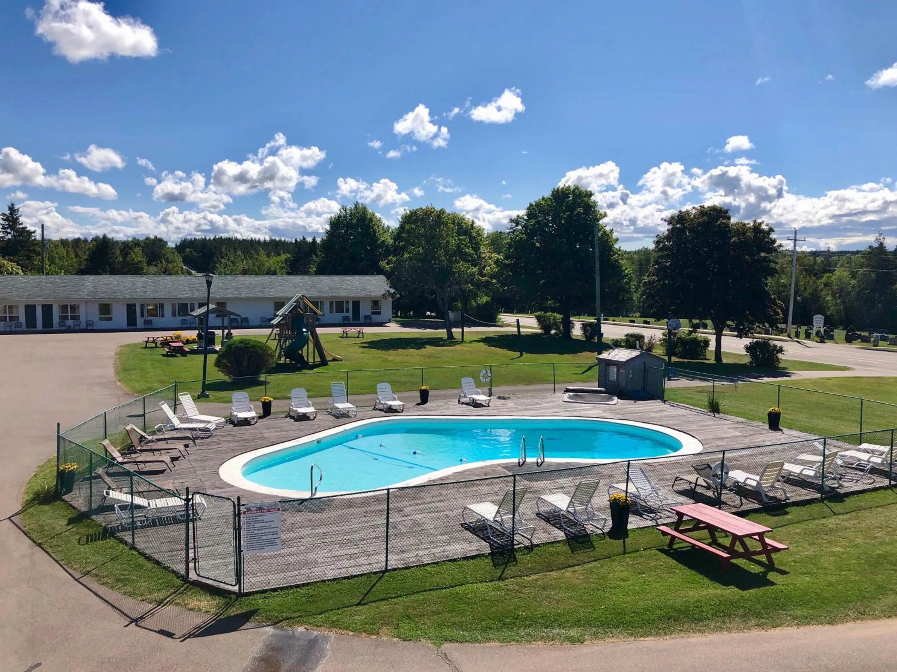 Anne Shirley Motel & Cottages