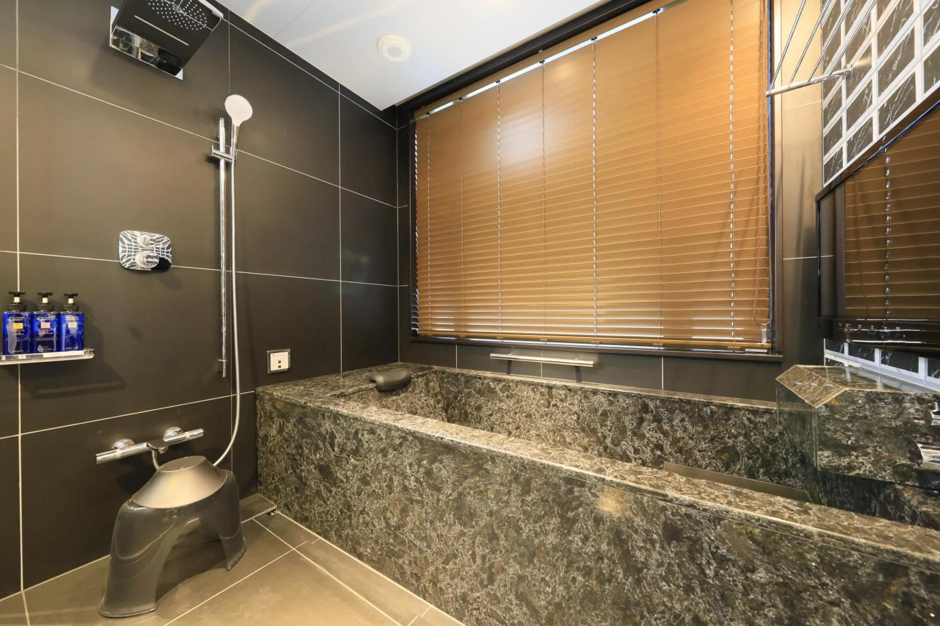 Shower in Hotel Gion Ichirin