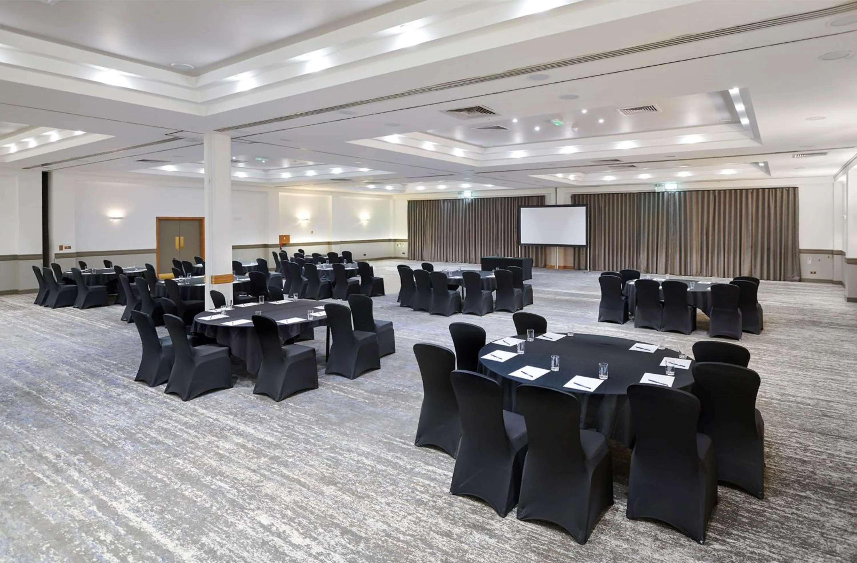 Meeting/conference room in DoubleTree by Hilton Swindon Hotel
