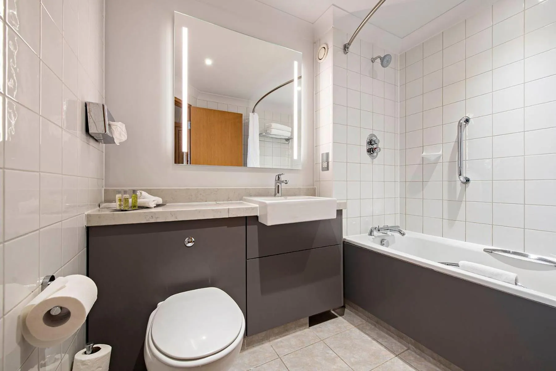 Bathroom in DoubleTree by Hilton Swindon Hotel