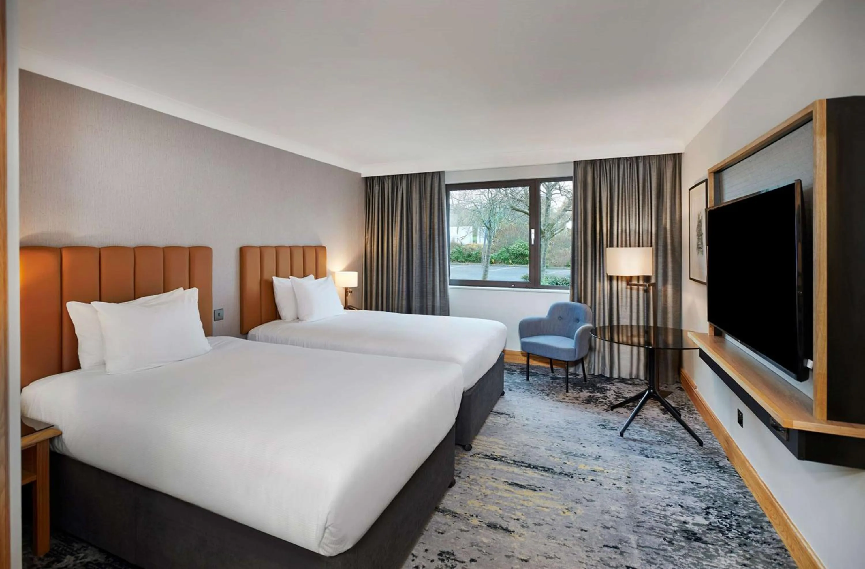 Bed in DoubleTree by Hilton Swindon Hotel