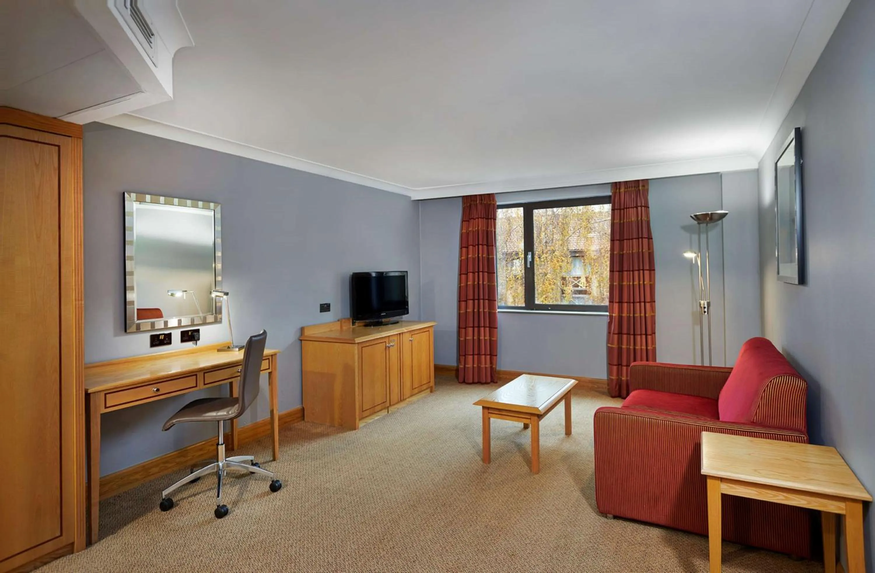 Bedroom in DoubleTree by Hilton Swindon Hotel