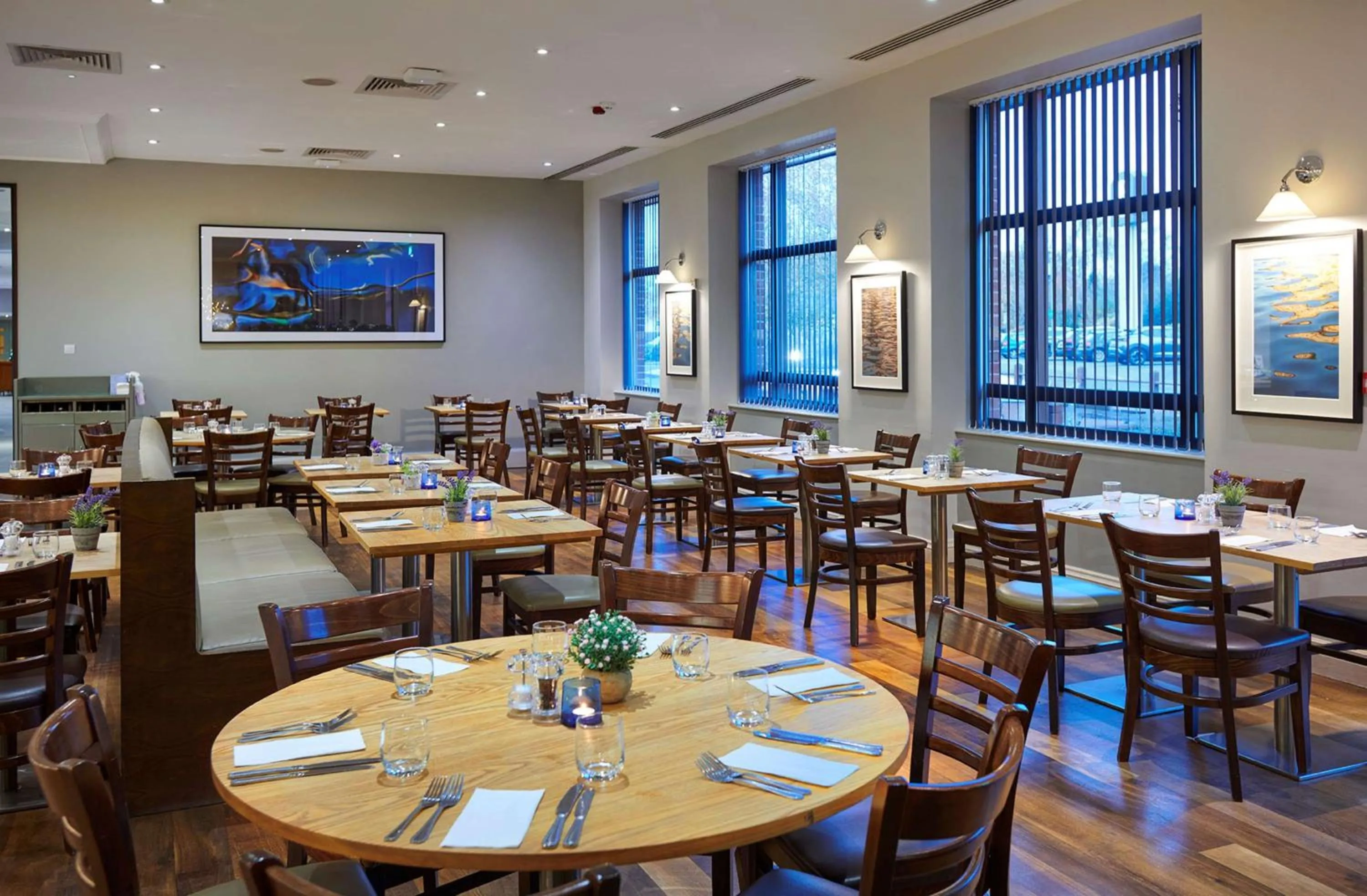 Restaurant/places to eat in DoubleTree by Hilton Swindon Hotel