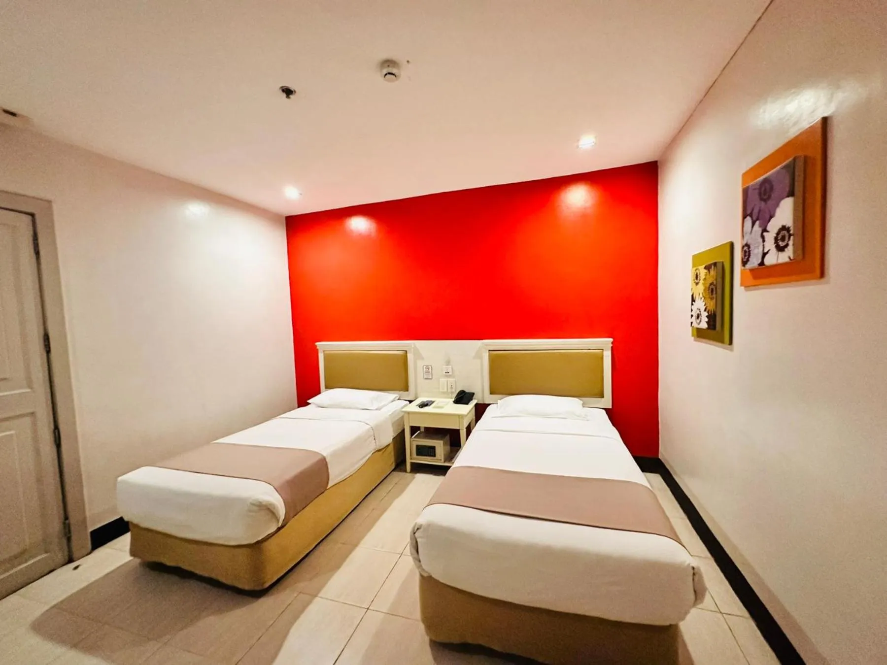 Bed in Ecotel by L'Fisher