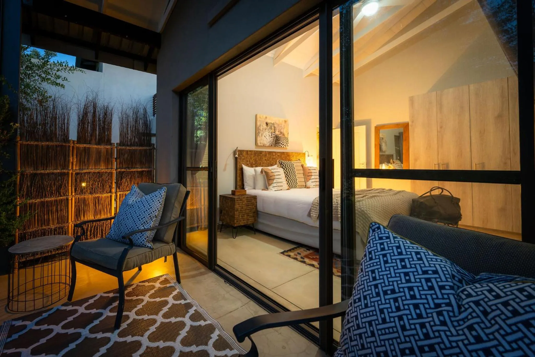 Living room, Bed in Rafiki Bush Lodge