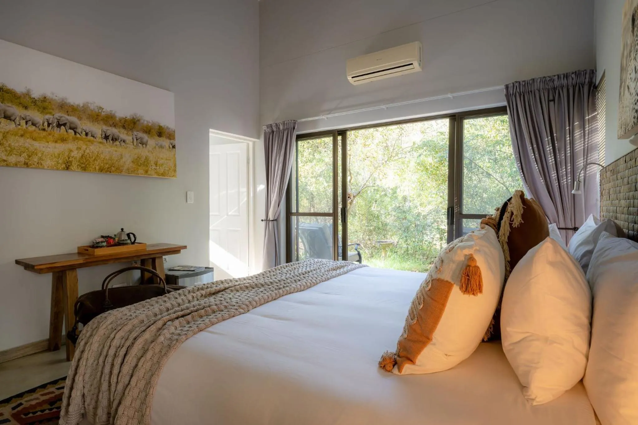 Bed in Rafiki Bush Lodge