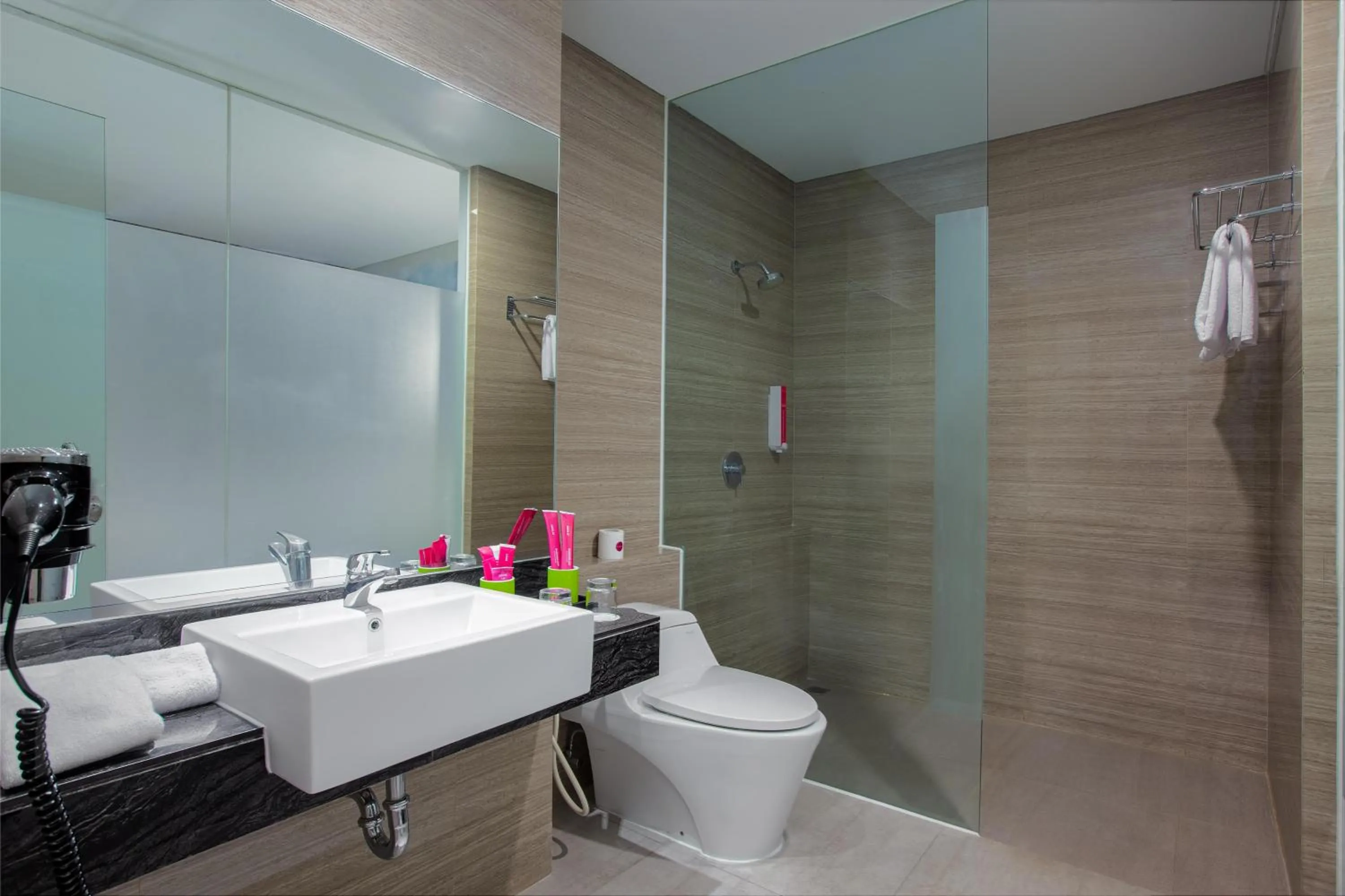 Bathroom in favehotel Sidoarjo