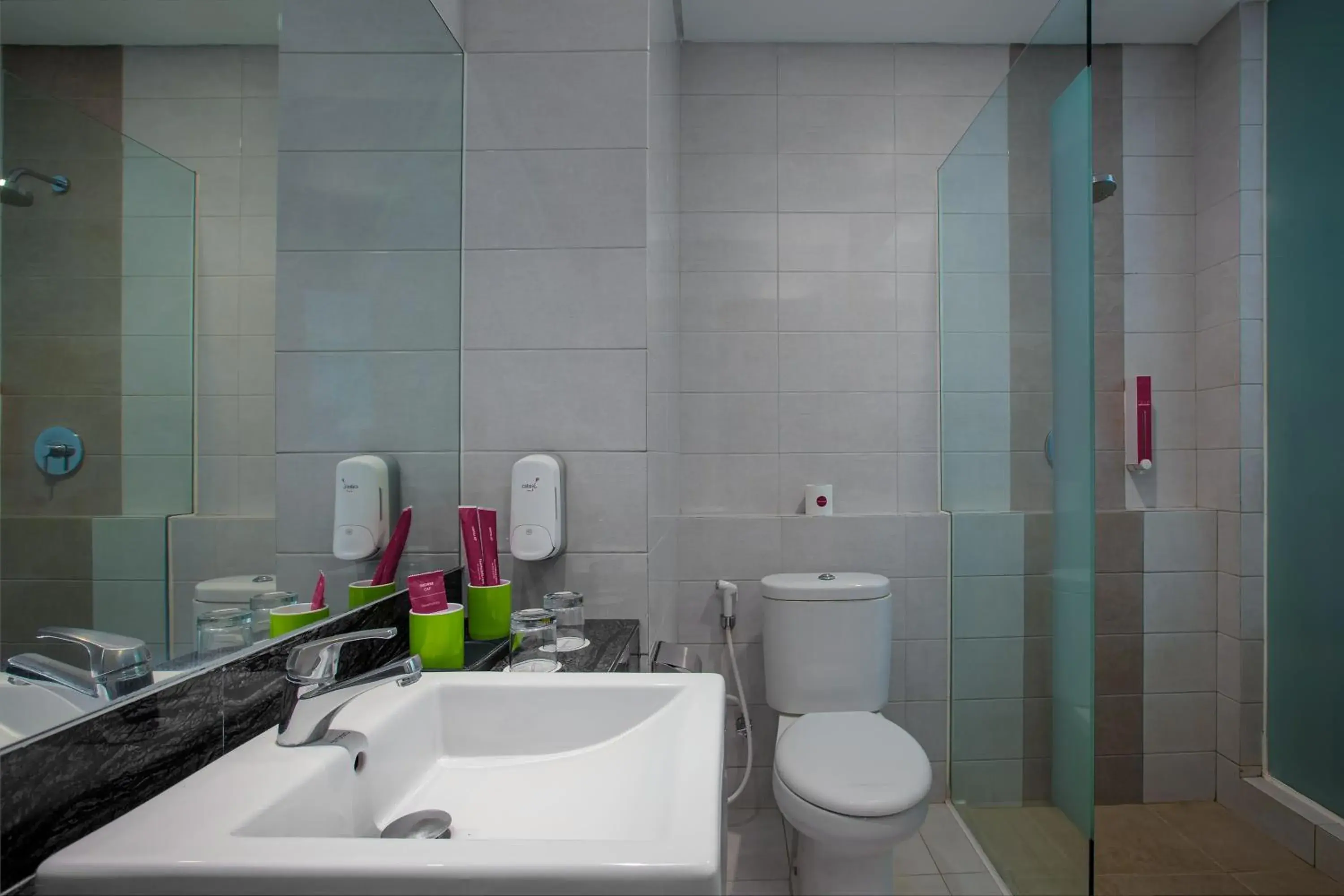 Toilet in favehotel Sidoarjo Toilet in favehotel Sidoarjo