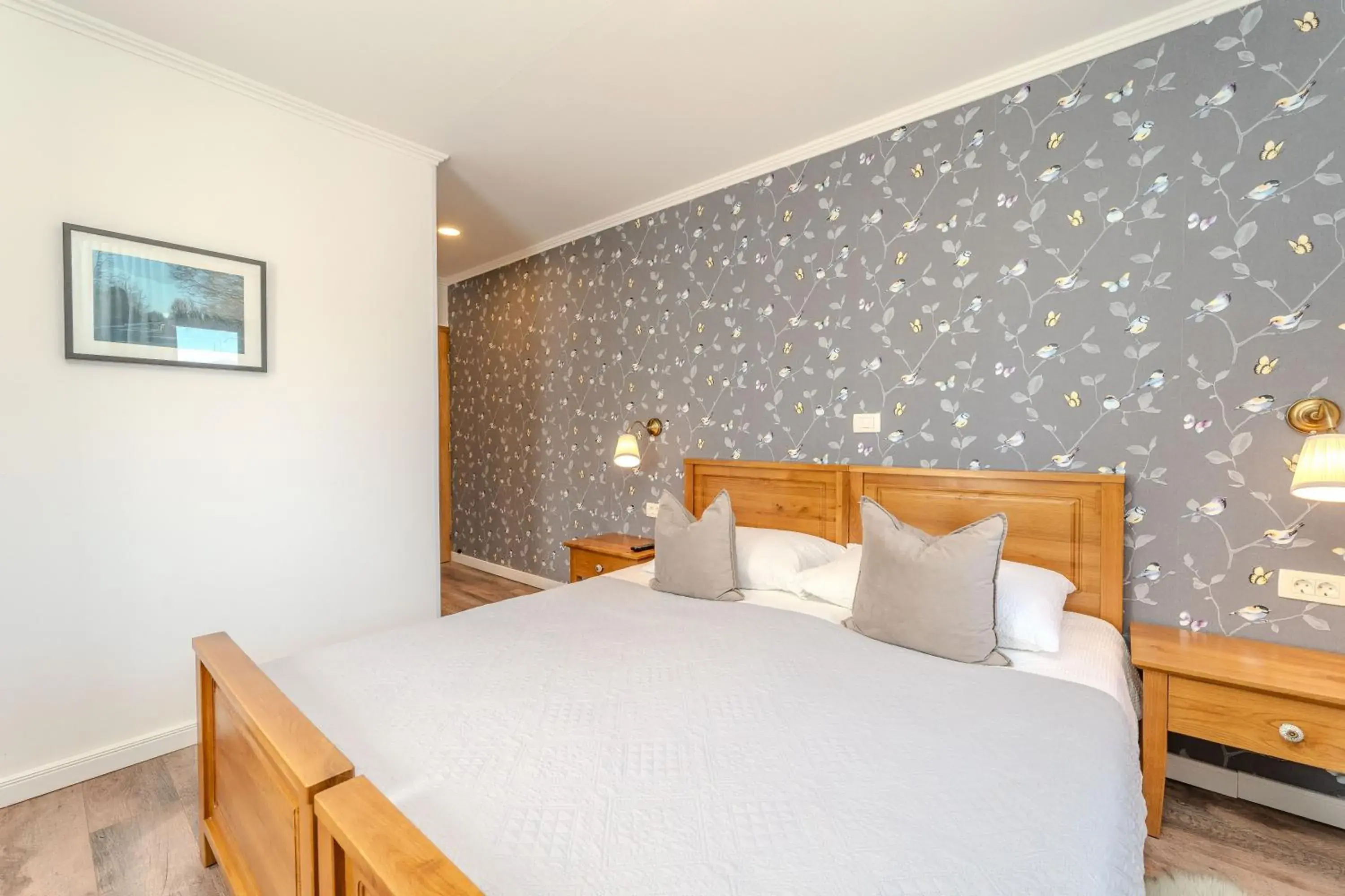 Deluxe Double or Twin Room - Birds in Tesla's Gastro House Plitvice Deluxe Double or Twin Room - Birds in Tesla's Gastro House Plitvice