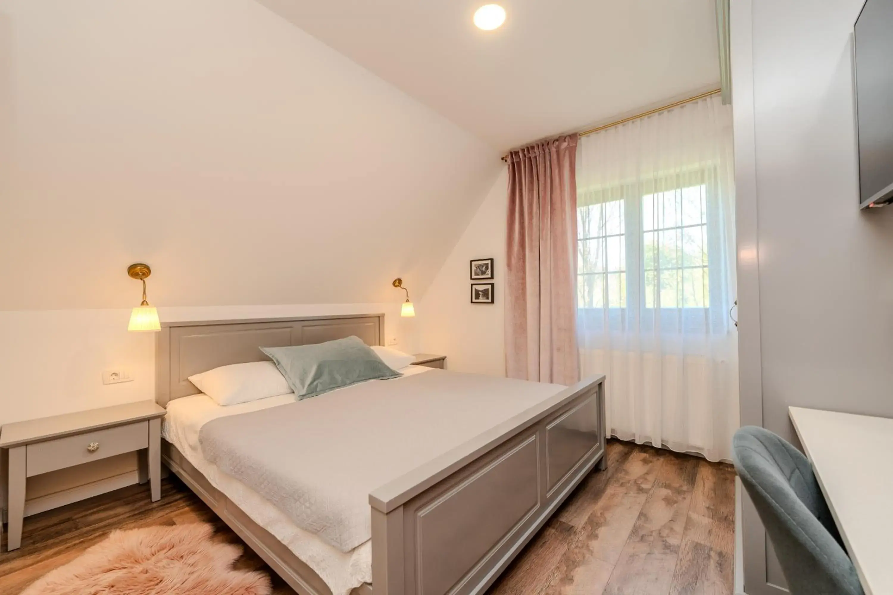 One-Bedroom Apartment - Roses in Tesla's Gastro House Plitvice One-Bedroom Apartment - Roses in Tesla's Gastro House Plitvice