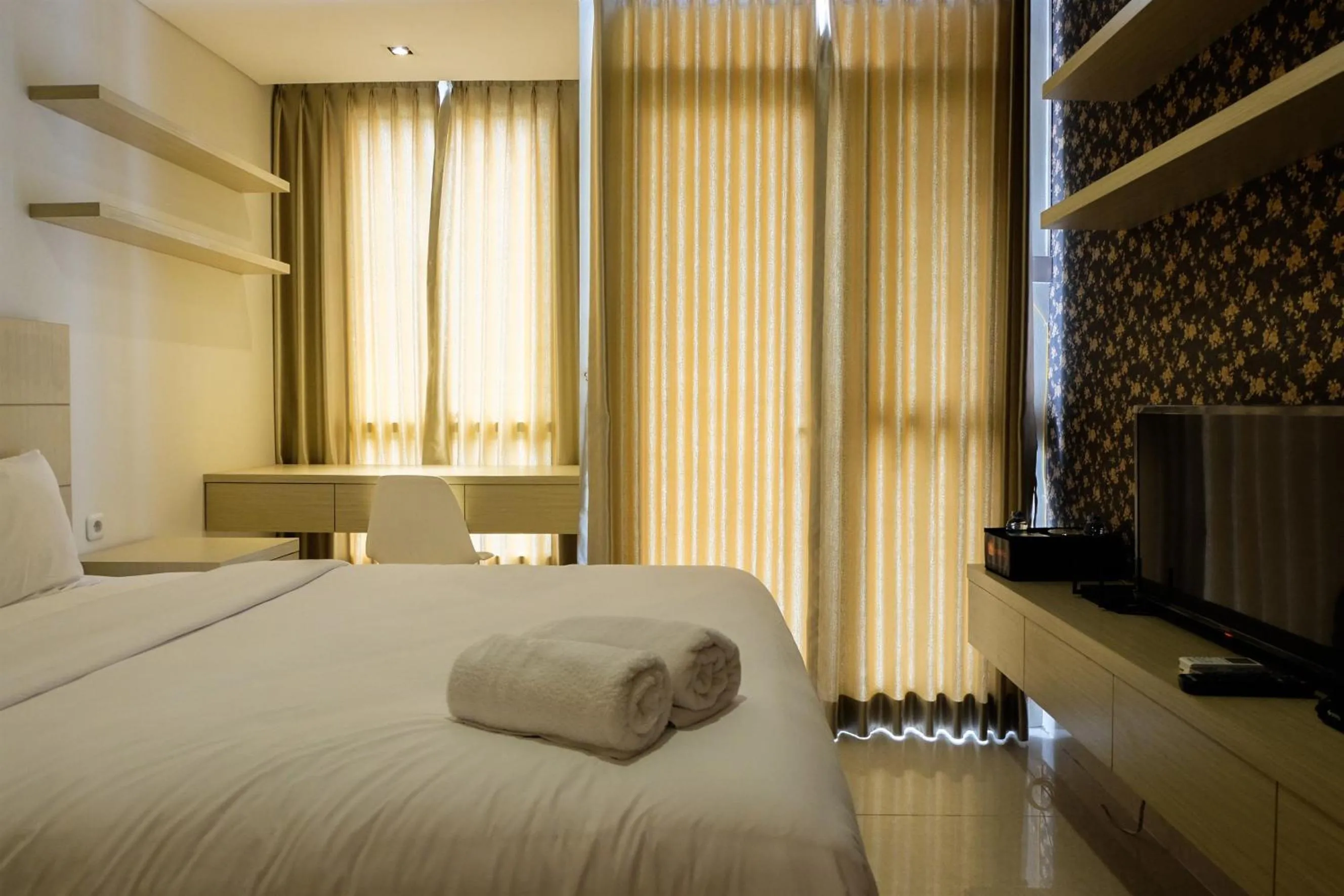 Bed in Prime Location Studio Apartment at Elpis Residence near Ancol By Travelio